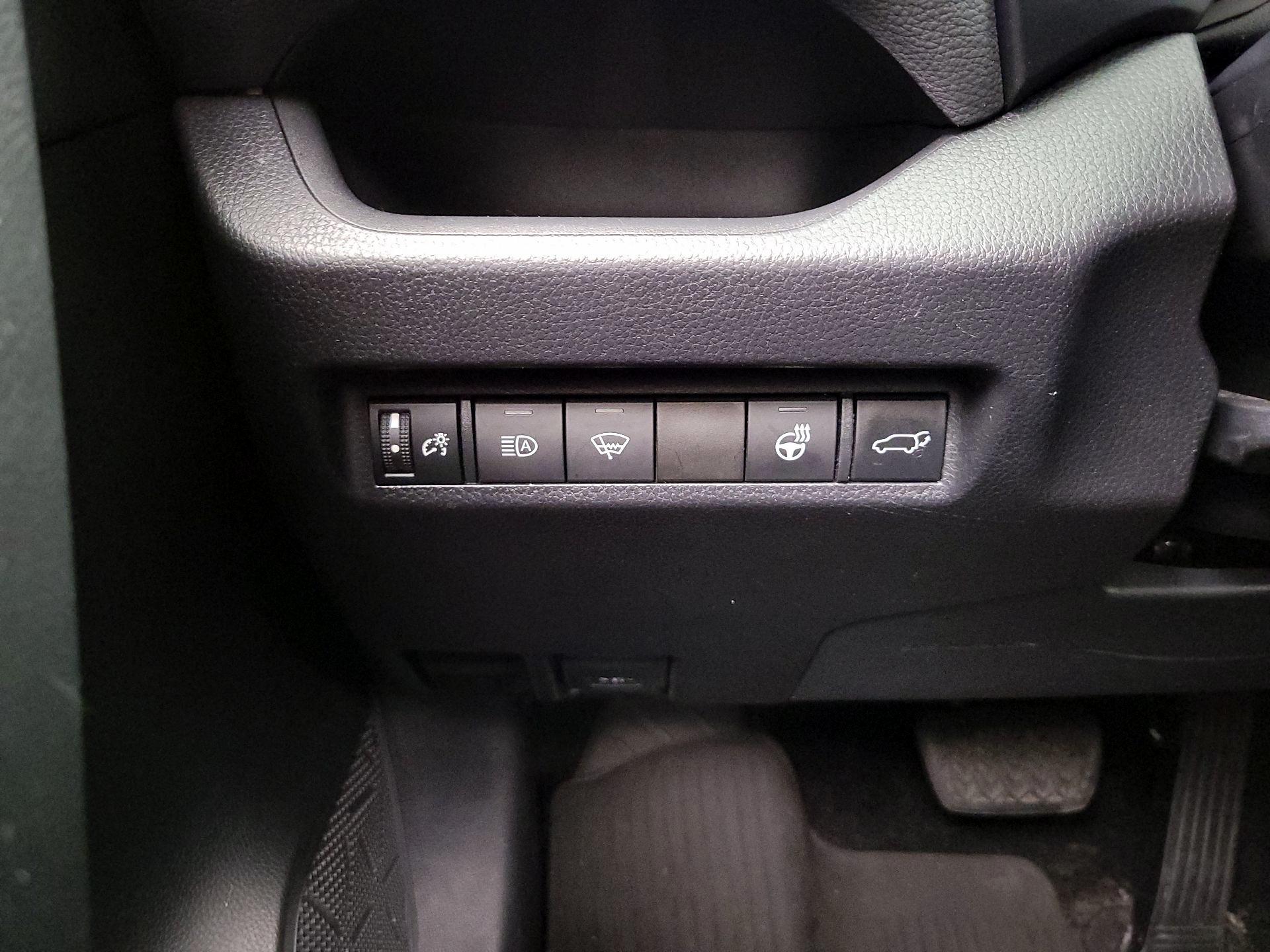 Thumbnail: 2021 Toyota RAV4 - 13