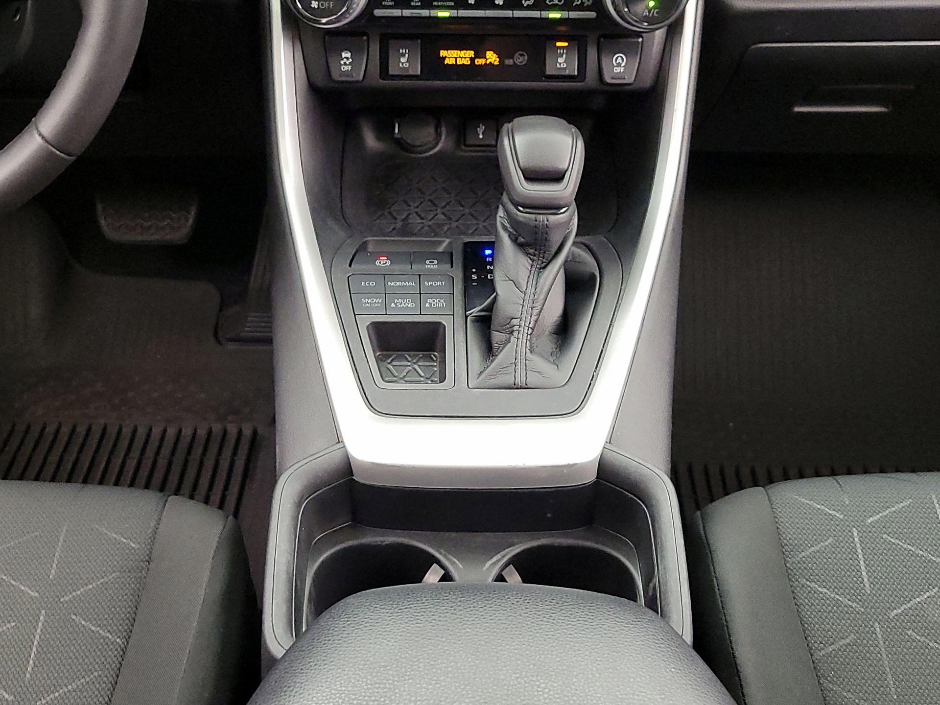 Thumbnail: 2021 Toyota RAV4 - 17