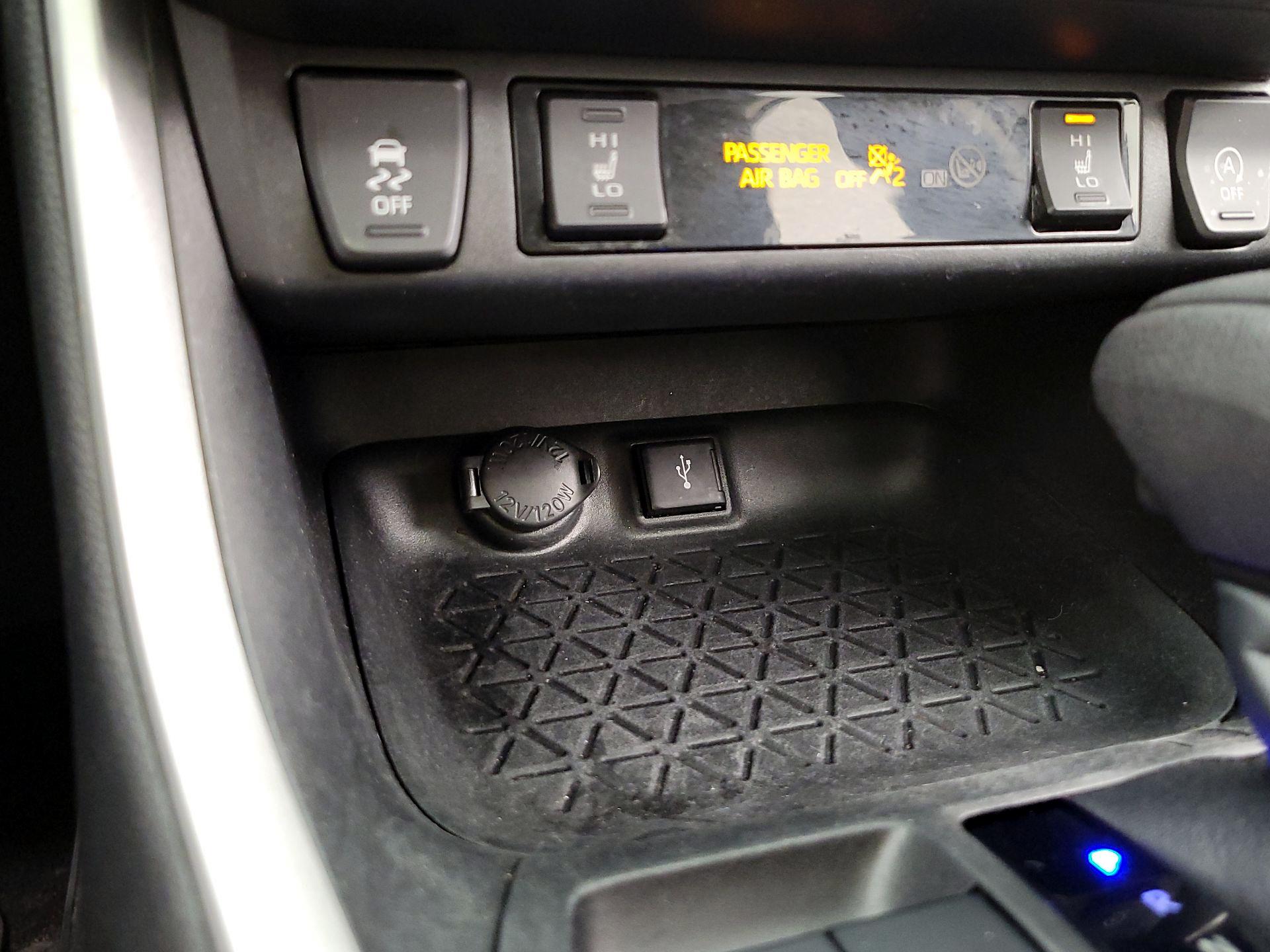 Thumbnail: 2021 Toyota RAV4 - 18