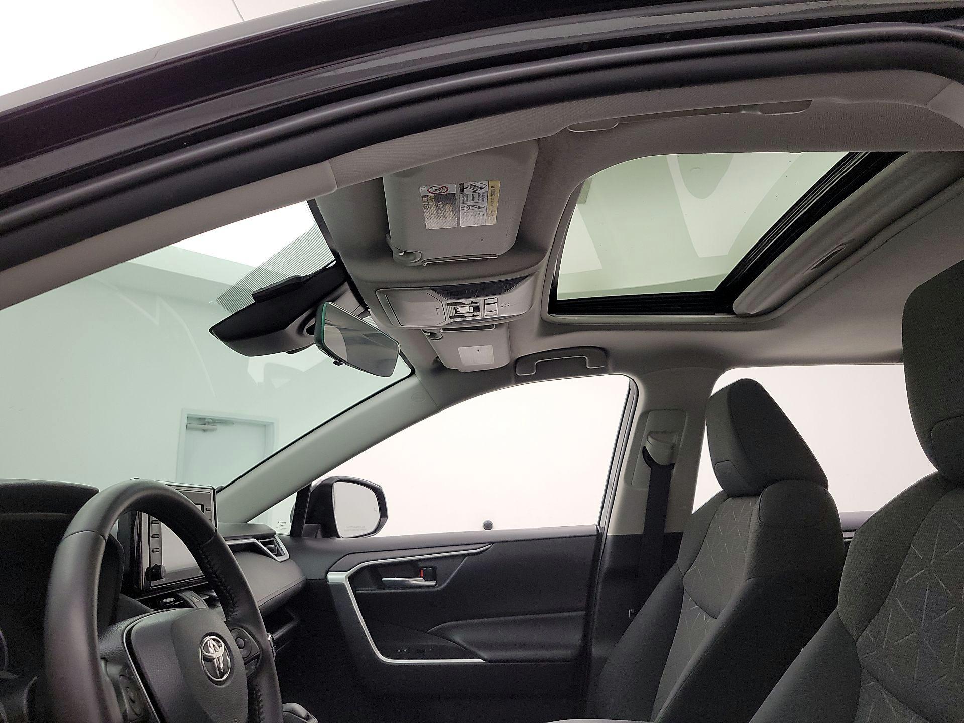 Thumbnail: 2021 Toyota RAV4 - 19