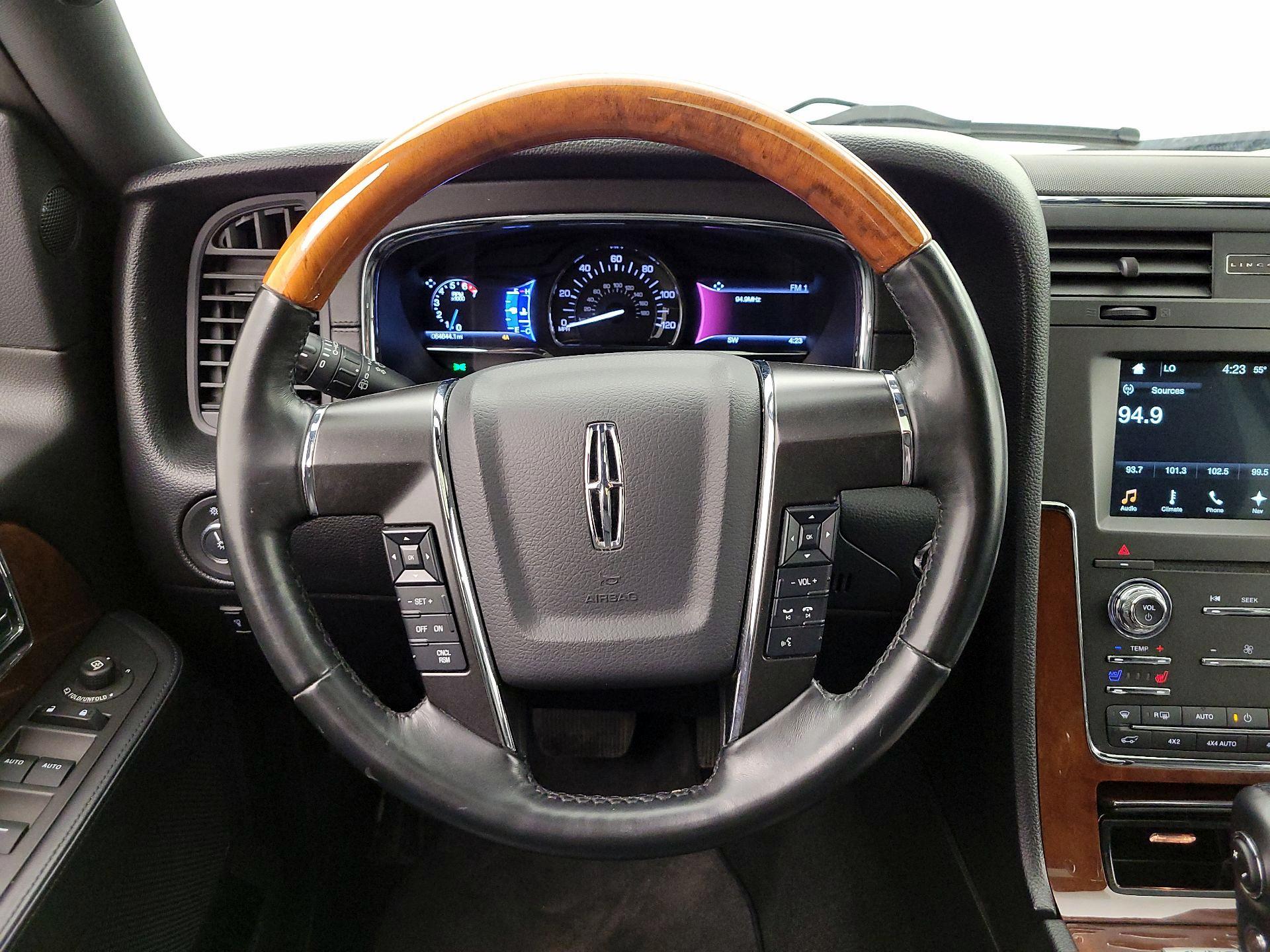 Thumbnail: 2016 Lincoln Navigator - 10