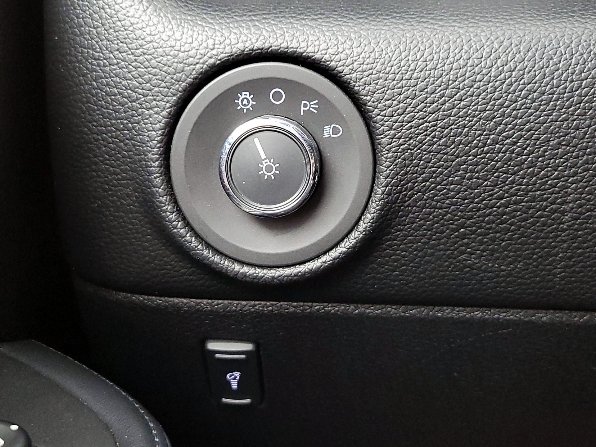 Thumbnail: 2016 Lincoln Navigator - 13