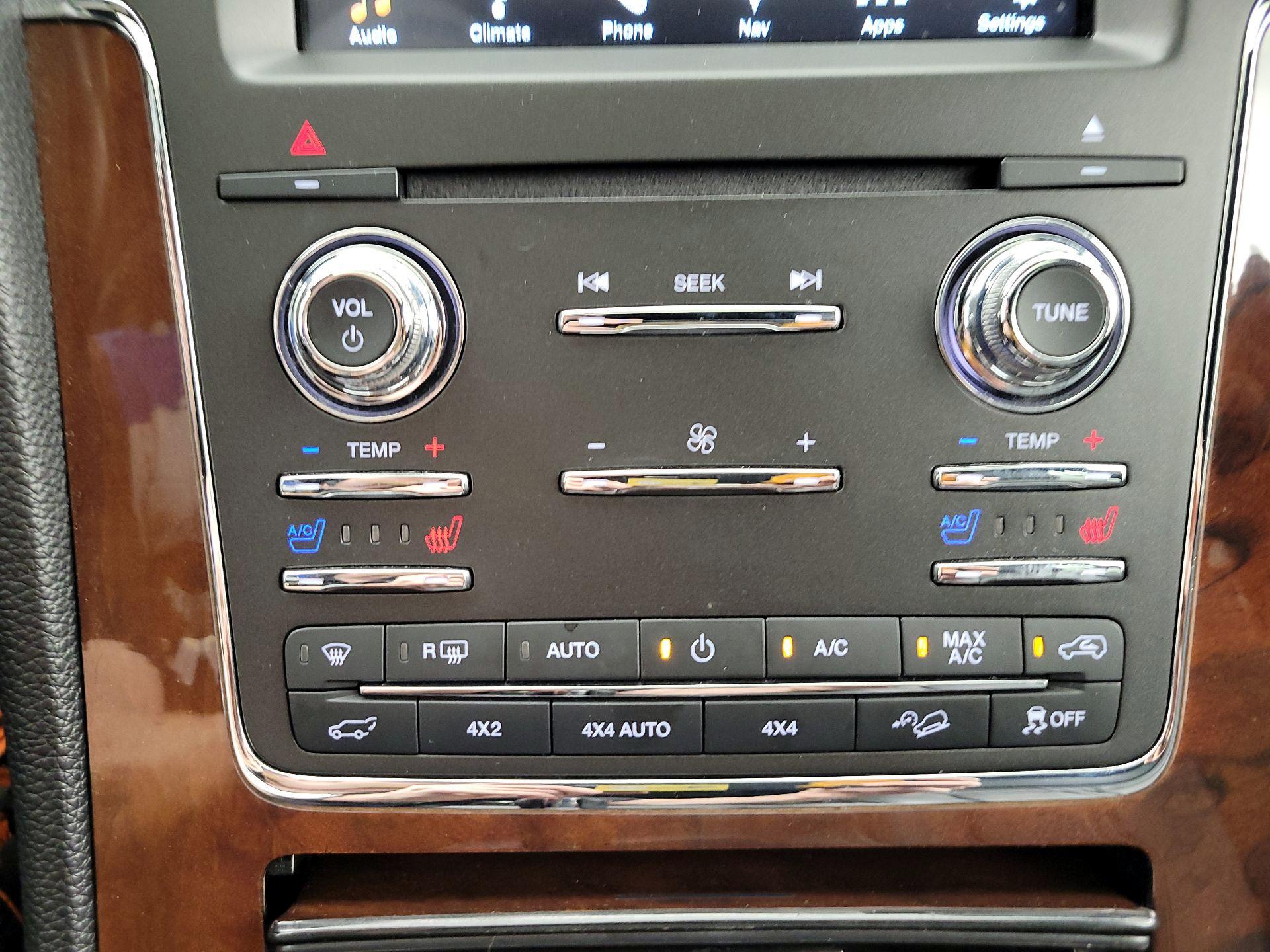 Thumbnail: 2016 Lincoln Navigator - 17