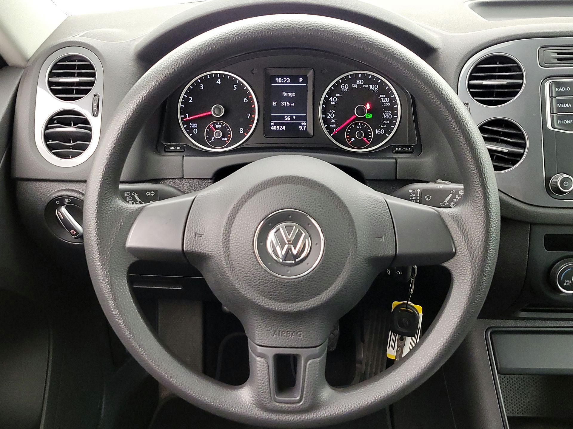 Thumbnail: 2017 Volkswagen Tiguan - 10