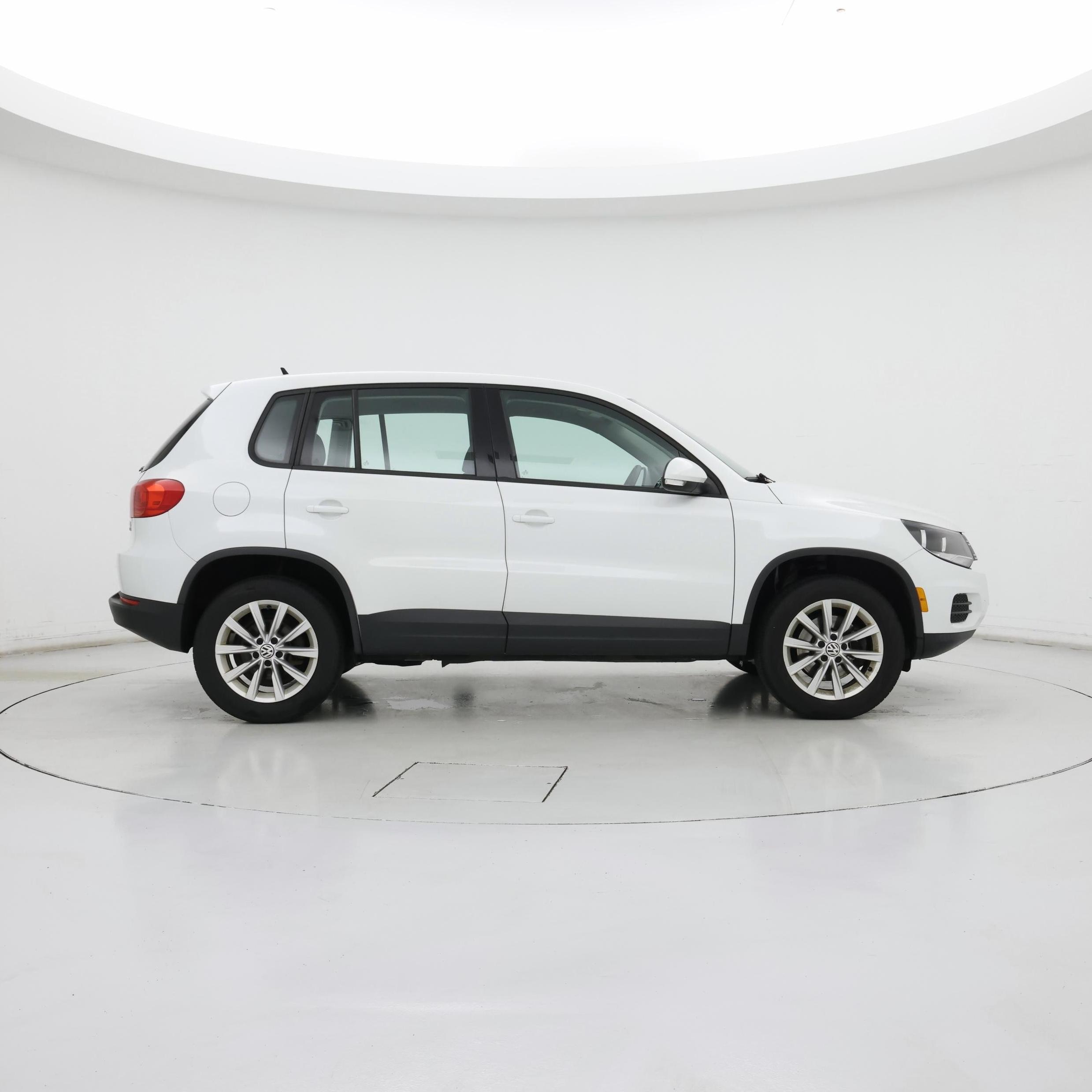 Thumbnail: 2017 Volkswagen Tiguan - 7