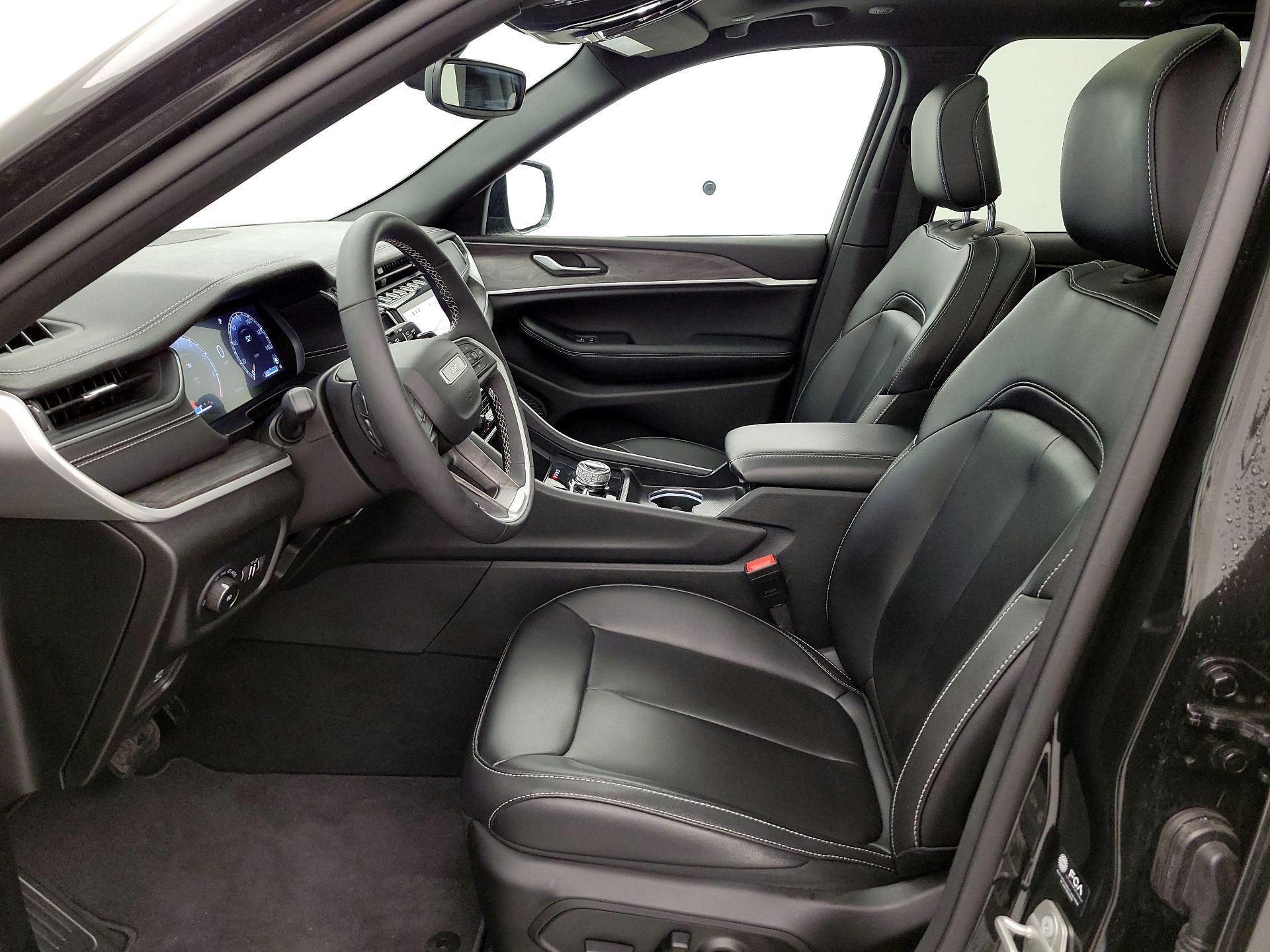 Thumbnail: 2024 Jeep Grand Cherokee - 11