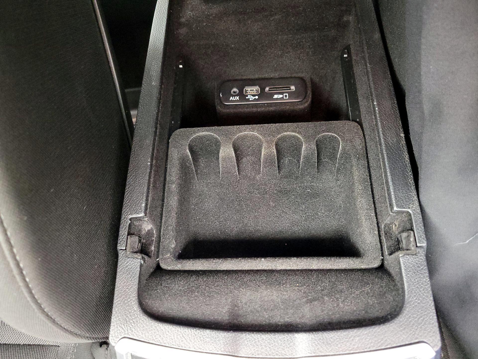 Thumbnail: 2015 Dodge Charger - 17