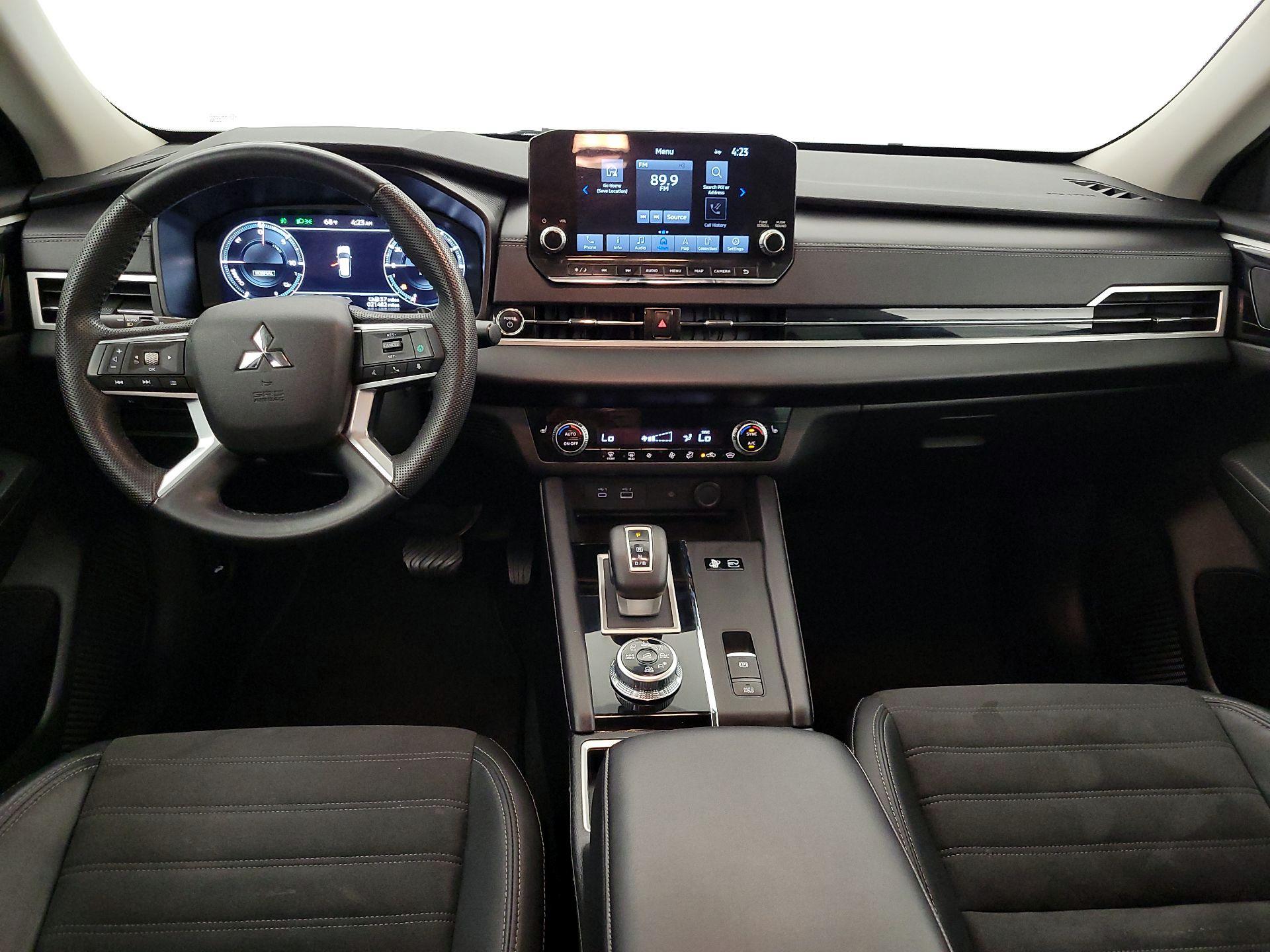 Thumbnail: 2023 Mitsubishi Outlander - 9