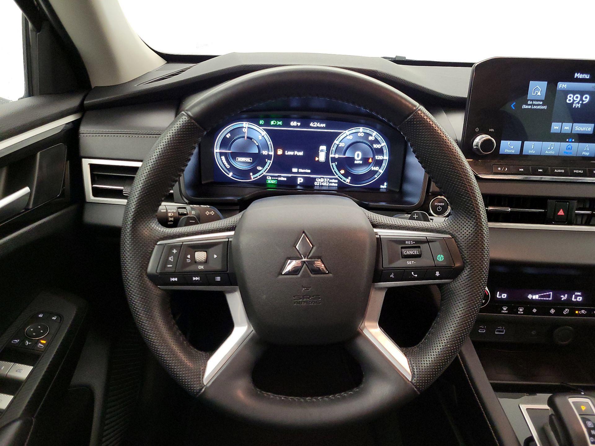 Thumbnail: 2023 Mitsubishi Outlander - 10