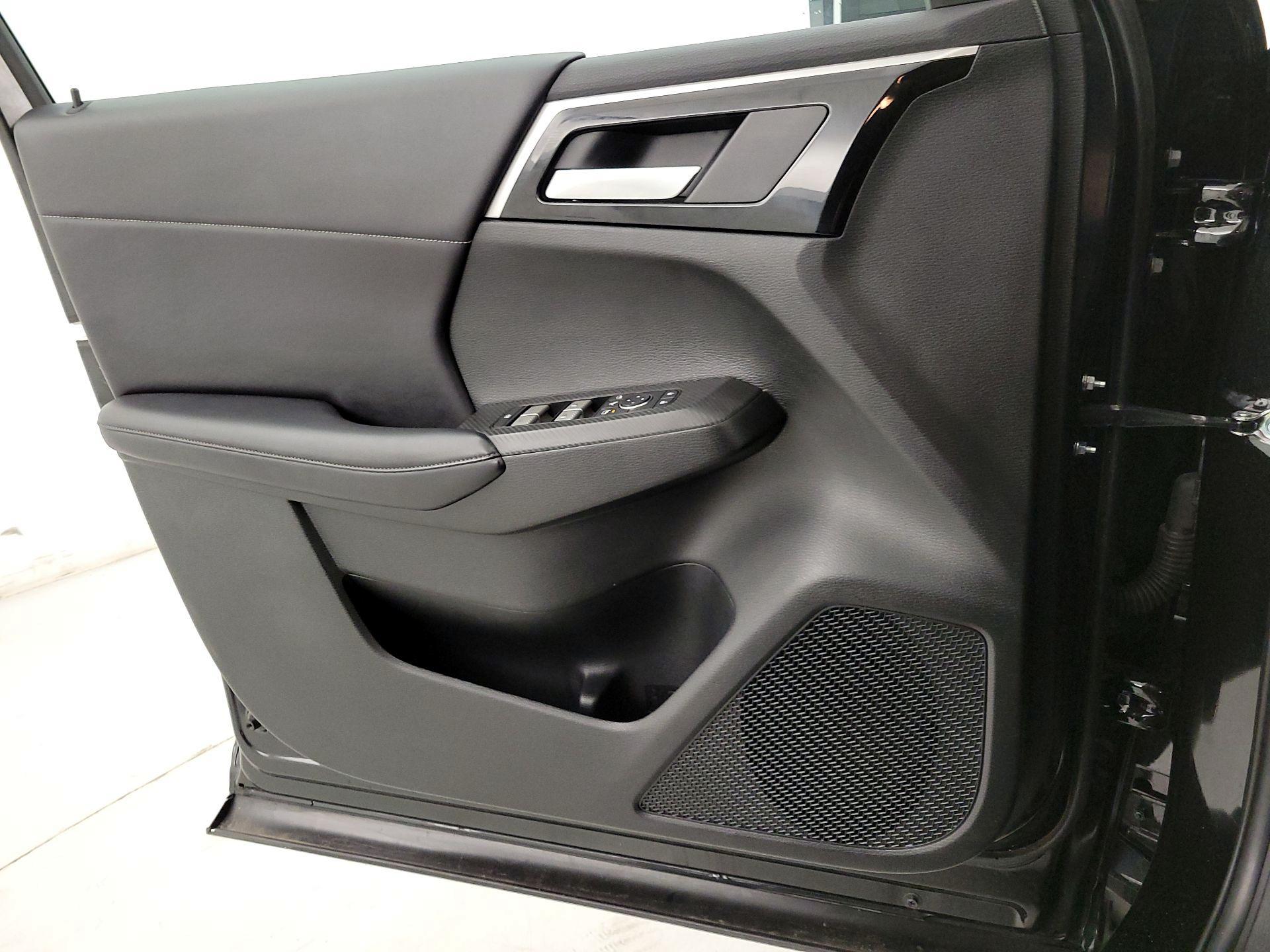 Thumbnail: 2023 Mitsubishi Outlander - 12