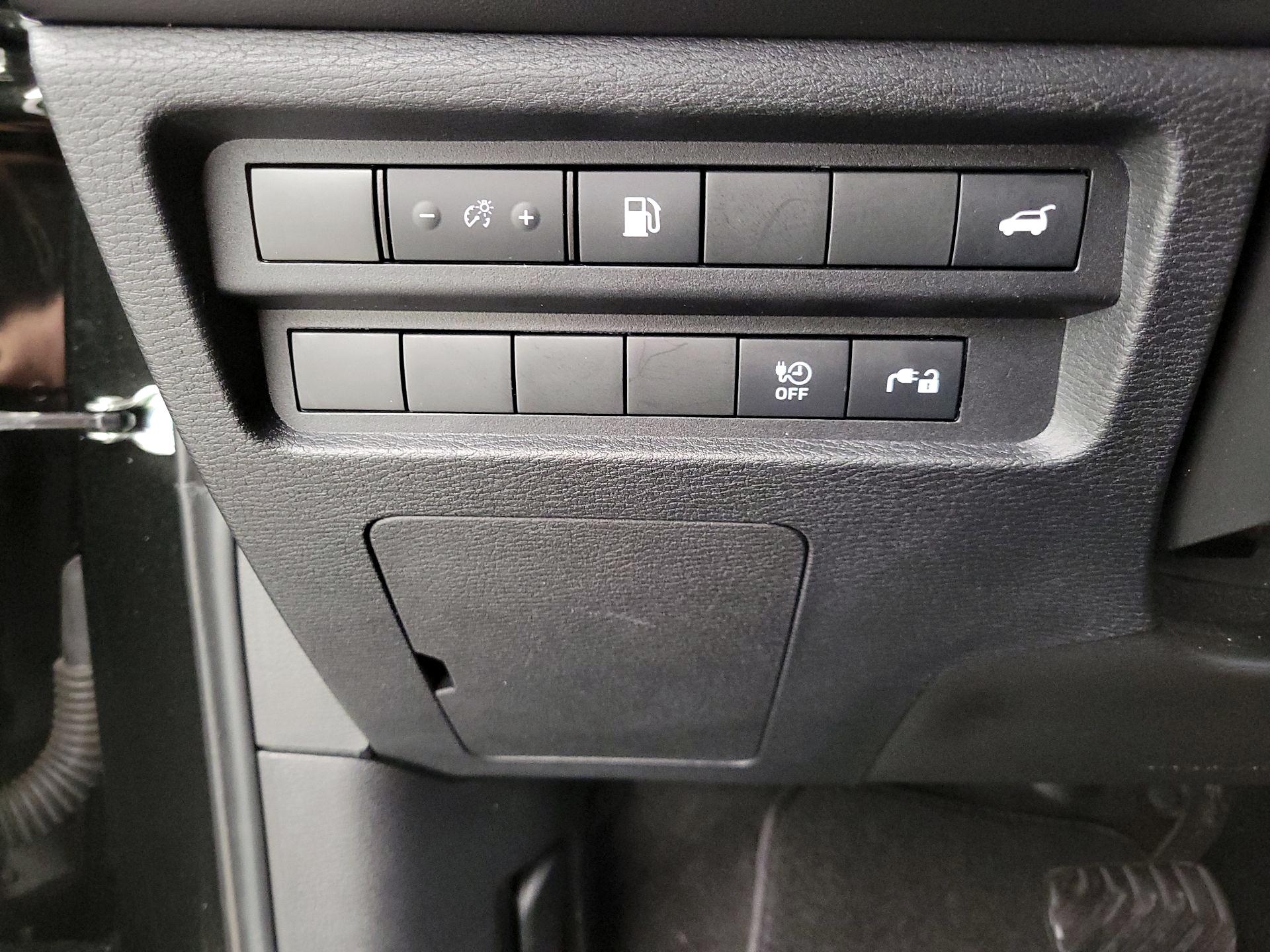 Thumbnail: 2023 Mitsubishi Outlander - 13