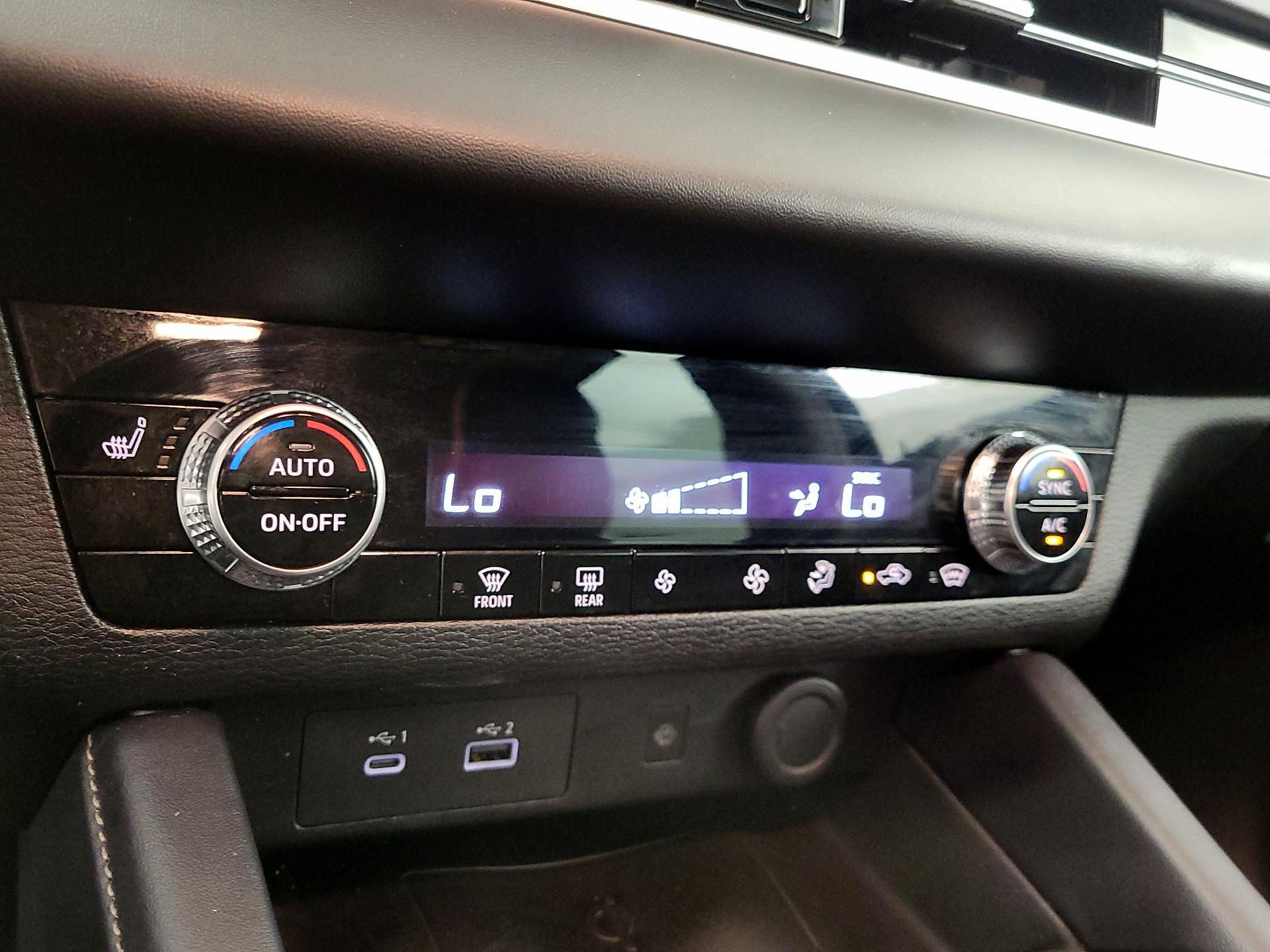 Thumbnail: 2023 Mitsubishi Outlander - 17