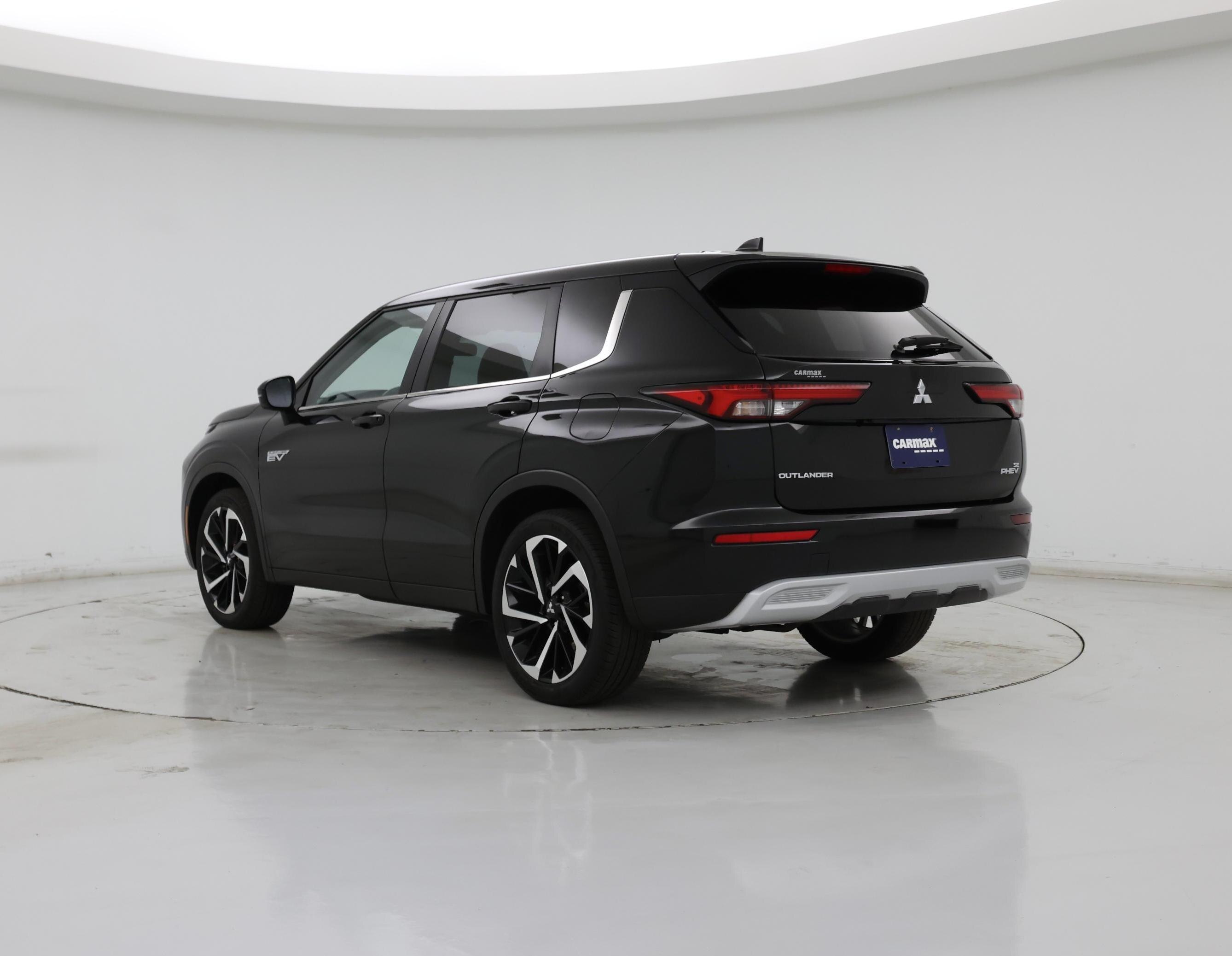 Thumbnail: 2023 Mitsubishi Outlander - 2