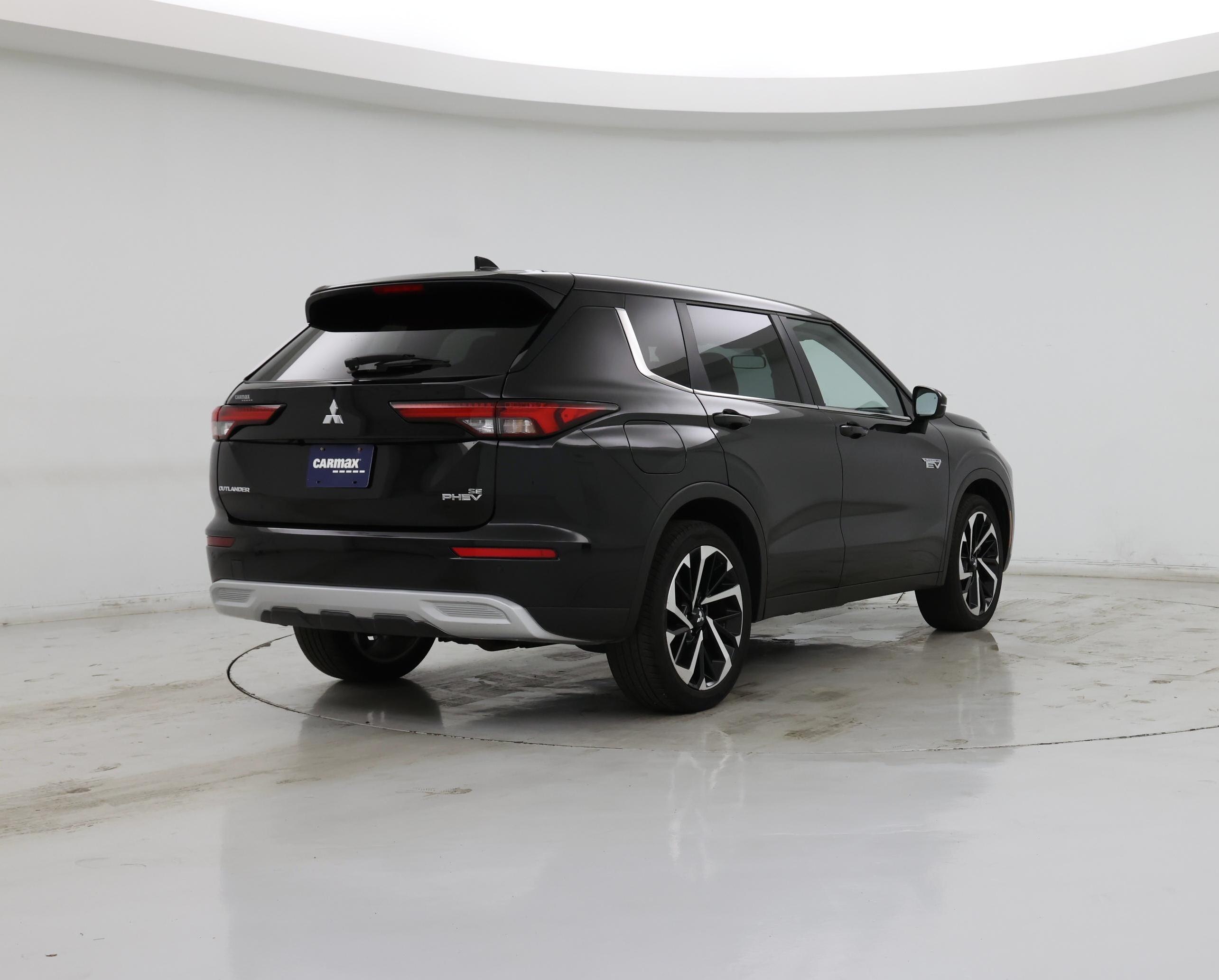 Thumbnail: 2023 Mitsubishi Outlander - 8