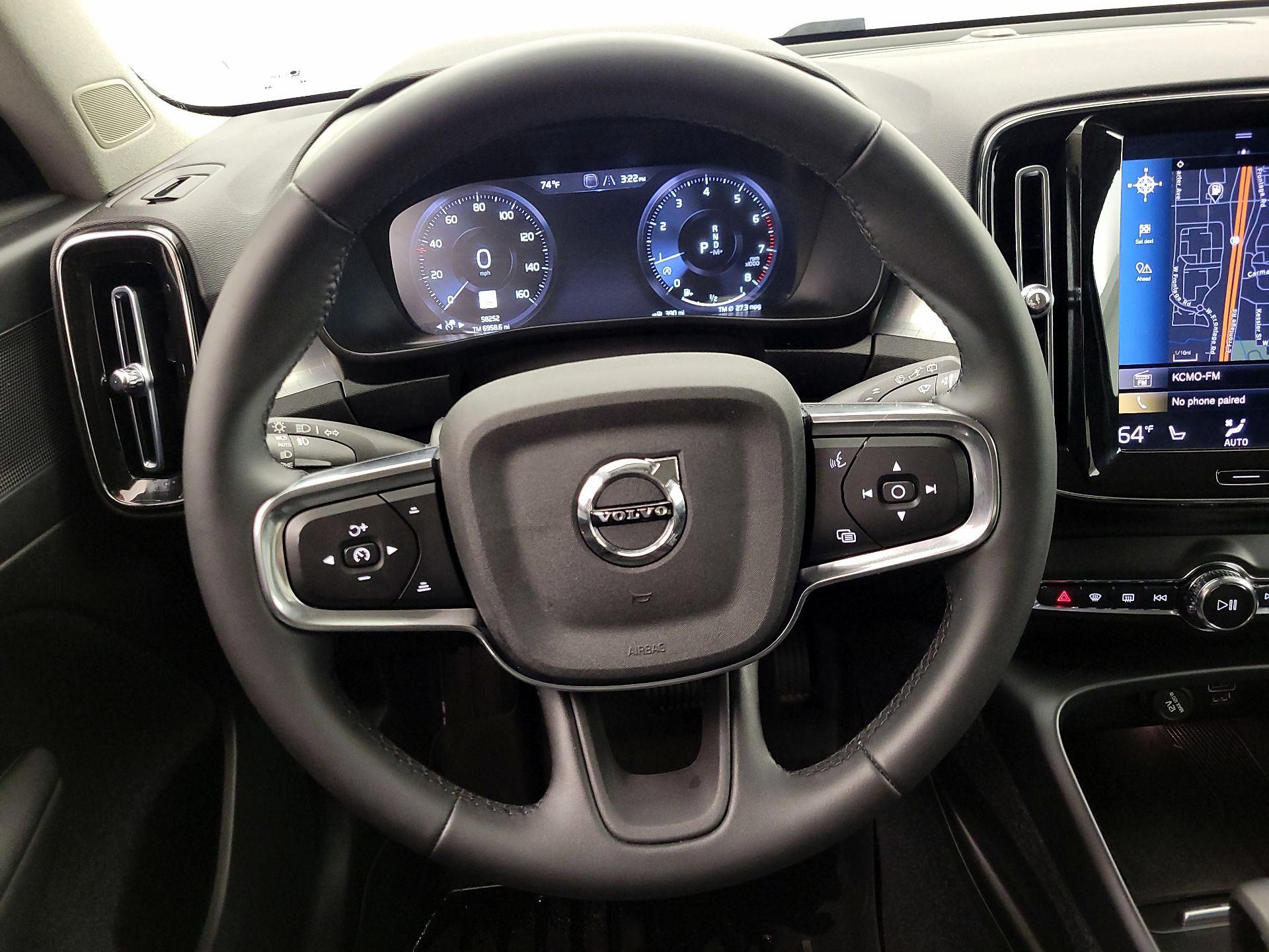Thumbnail: 2022 Volvo XC40 - 10
