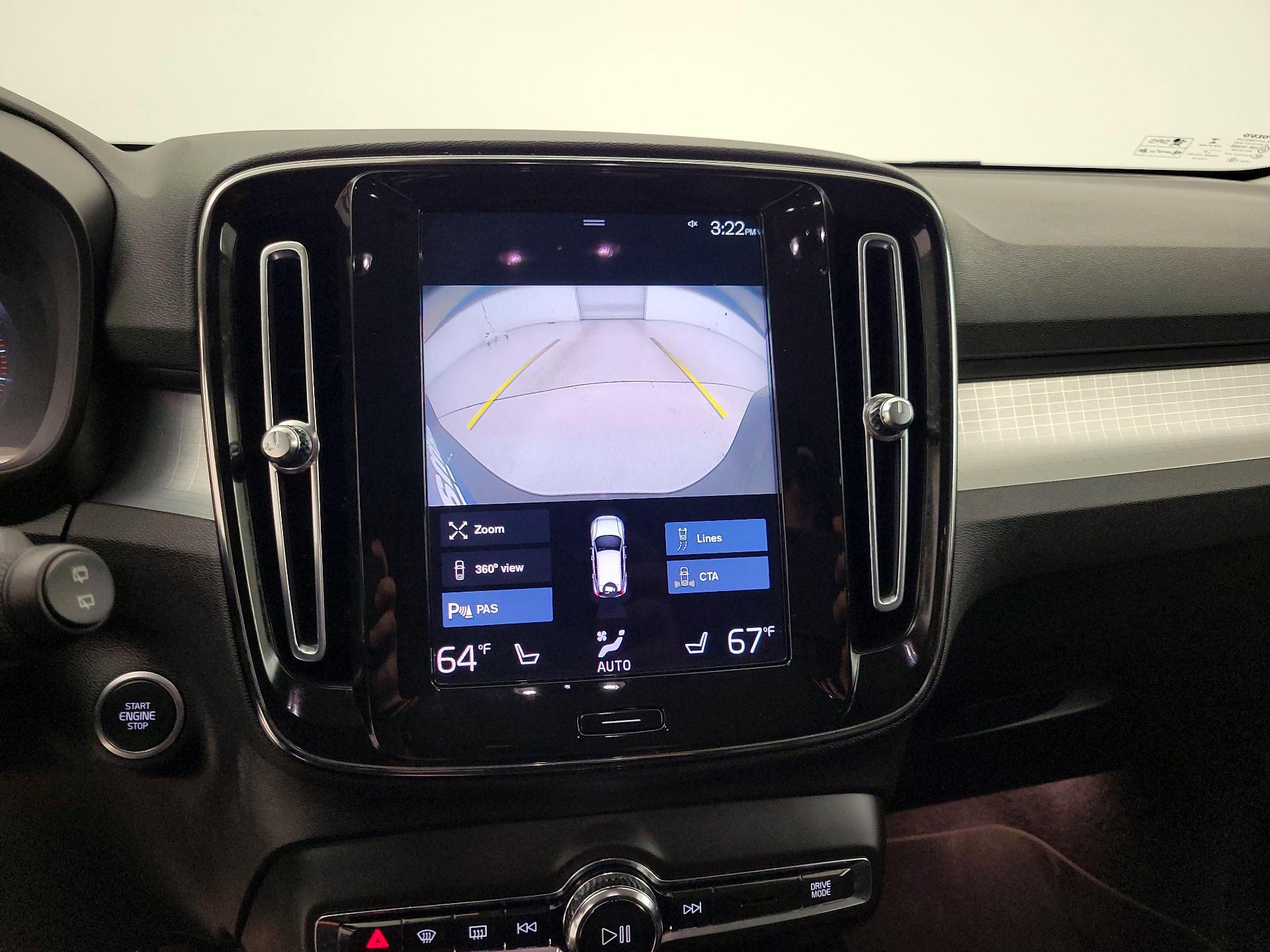 Thumbnail: 2022 Volvo XC40 - 15