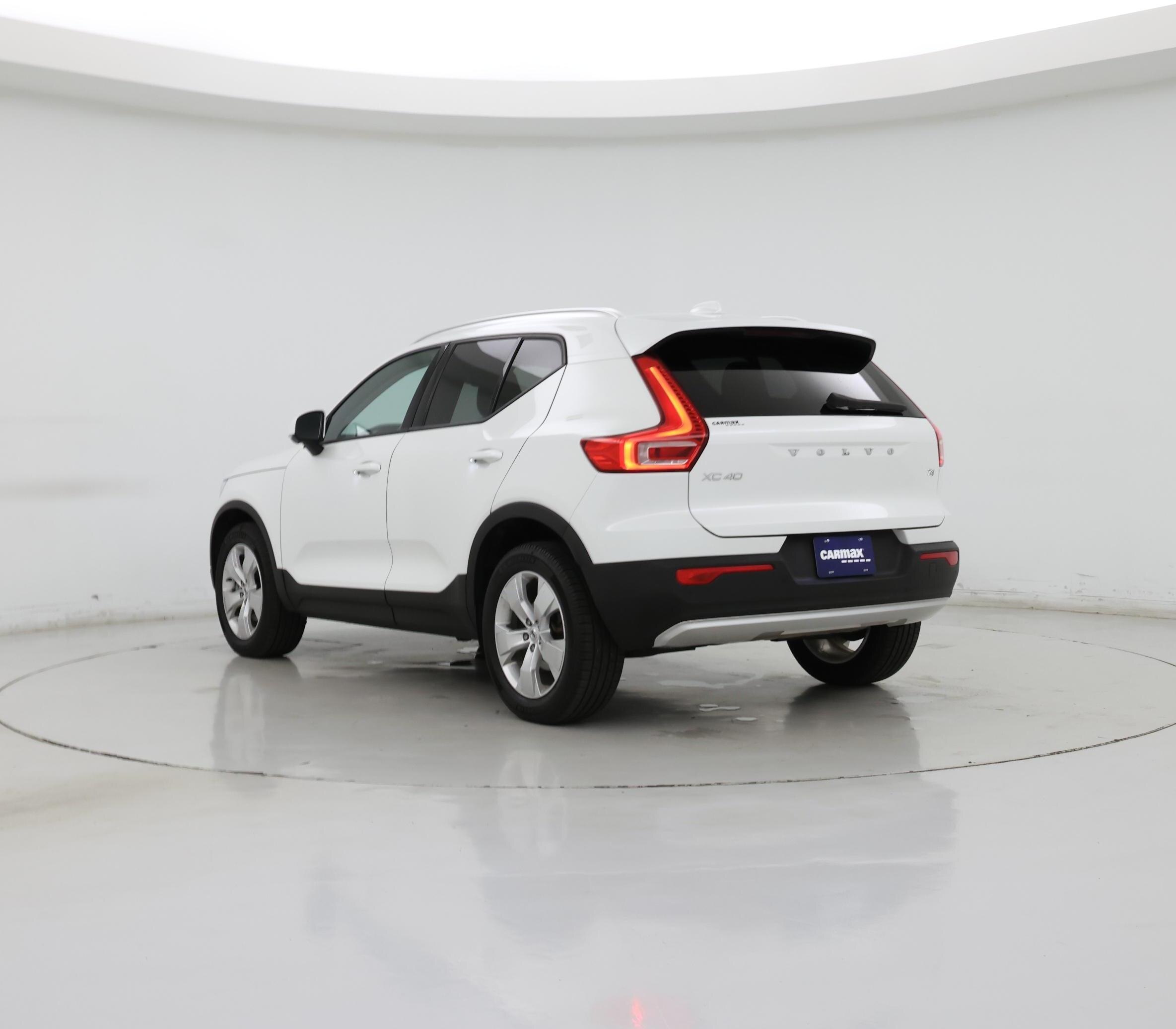 Thumbnail: 2022 Volvo XC40 - 2