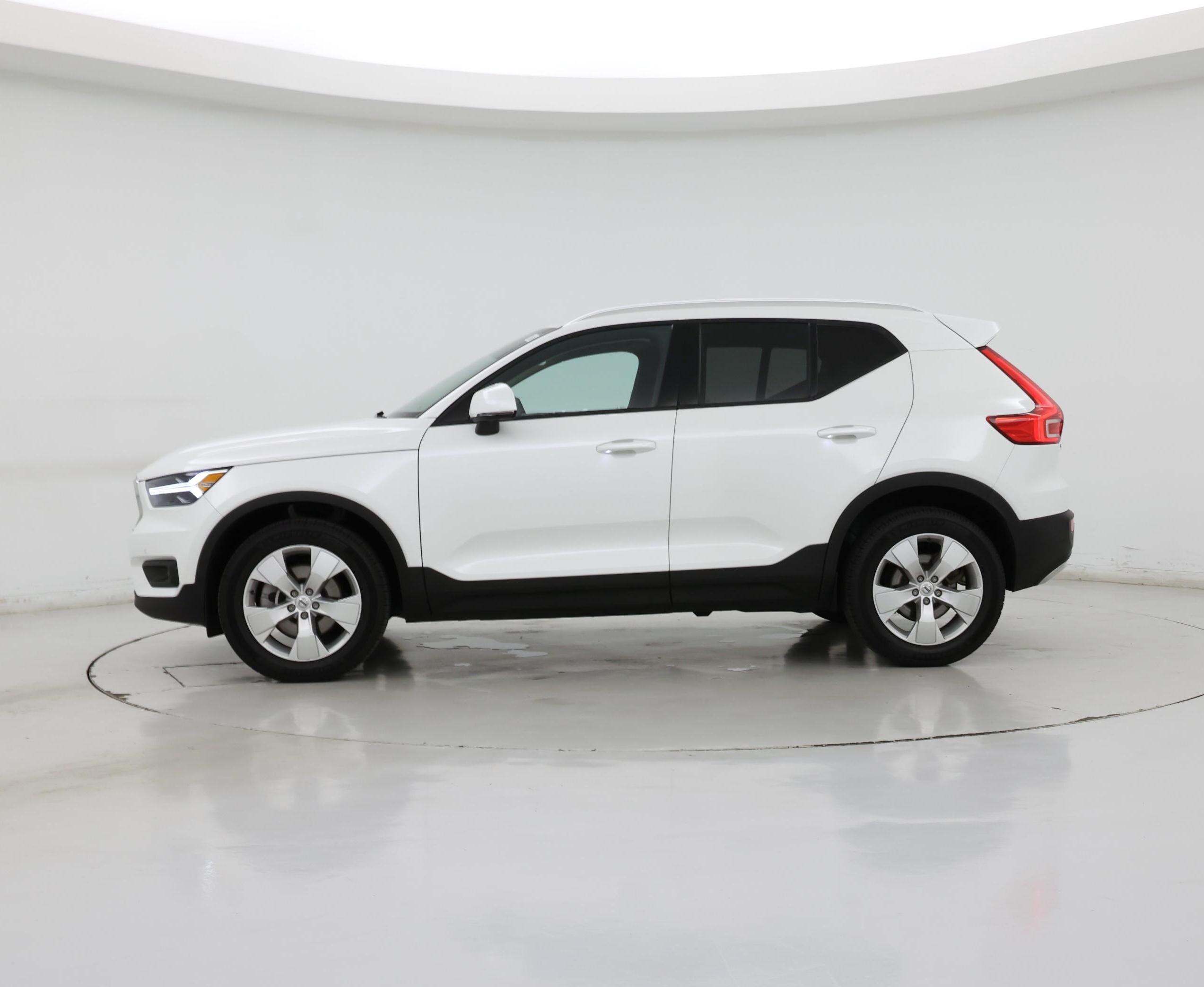 Thumbnail: 2022 Volvo XC40 - 3