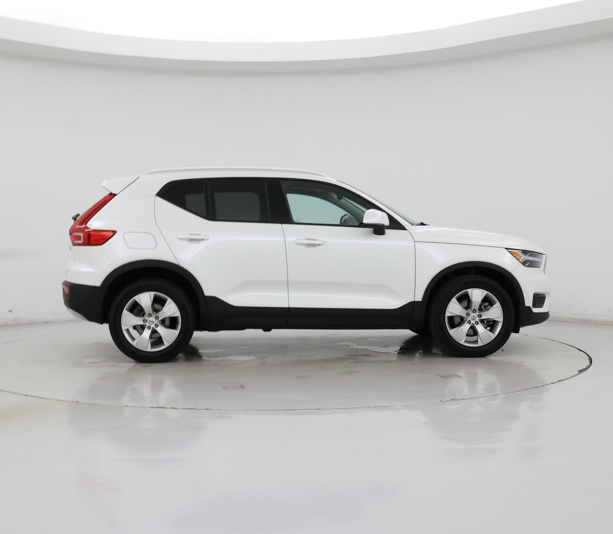Thumbnail: 2022 Volvo XC40 - 7