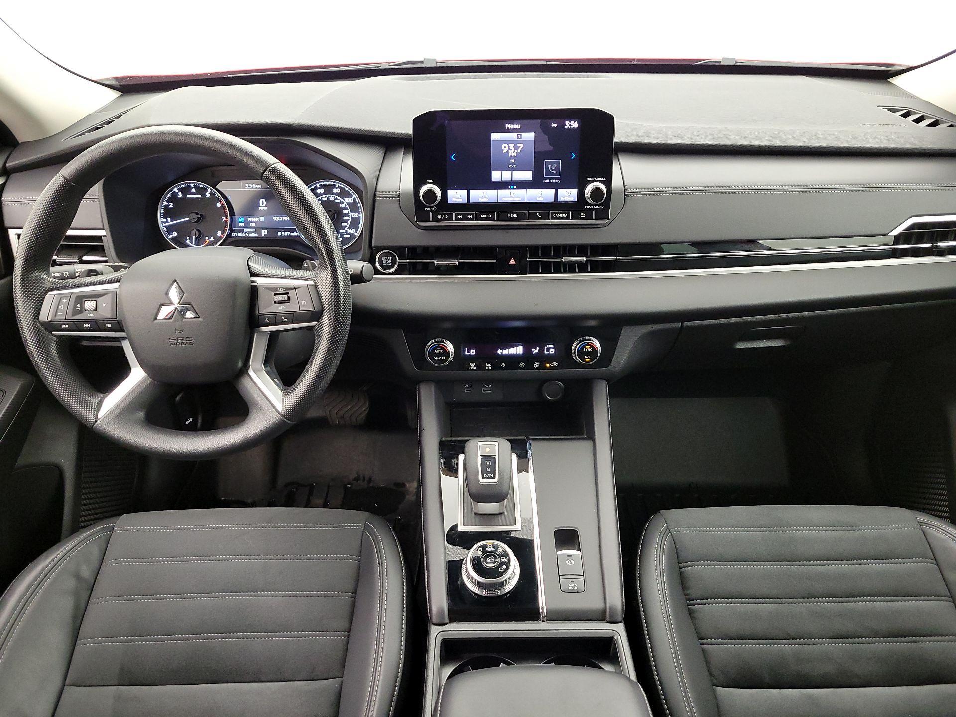 Thumbnail: 2023 Mitsubishi Outlander - 9