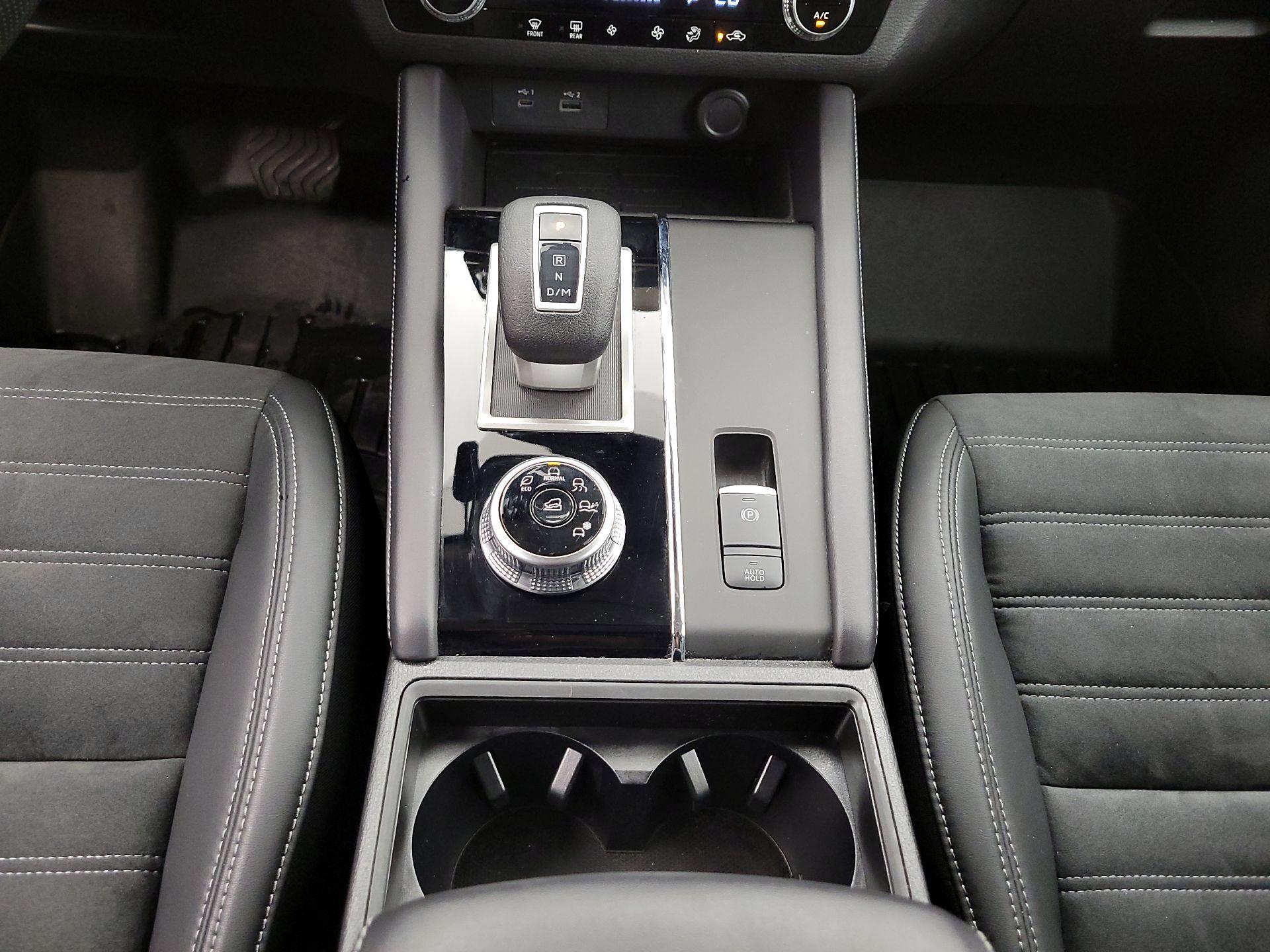 Thumbnail: 2023 Mitsubishi Outlander - 17