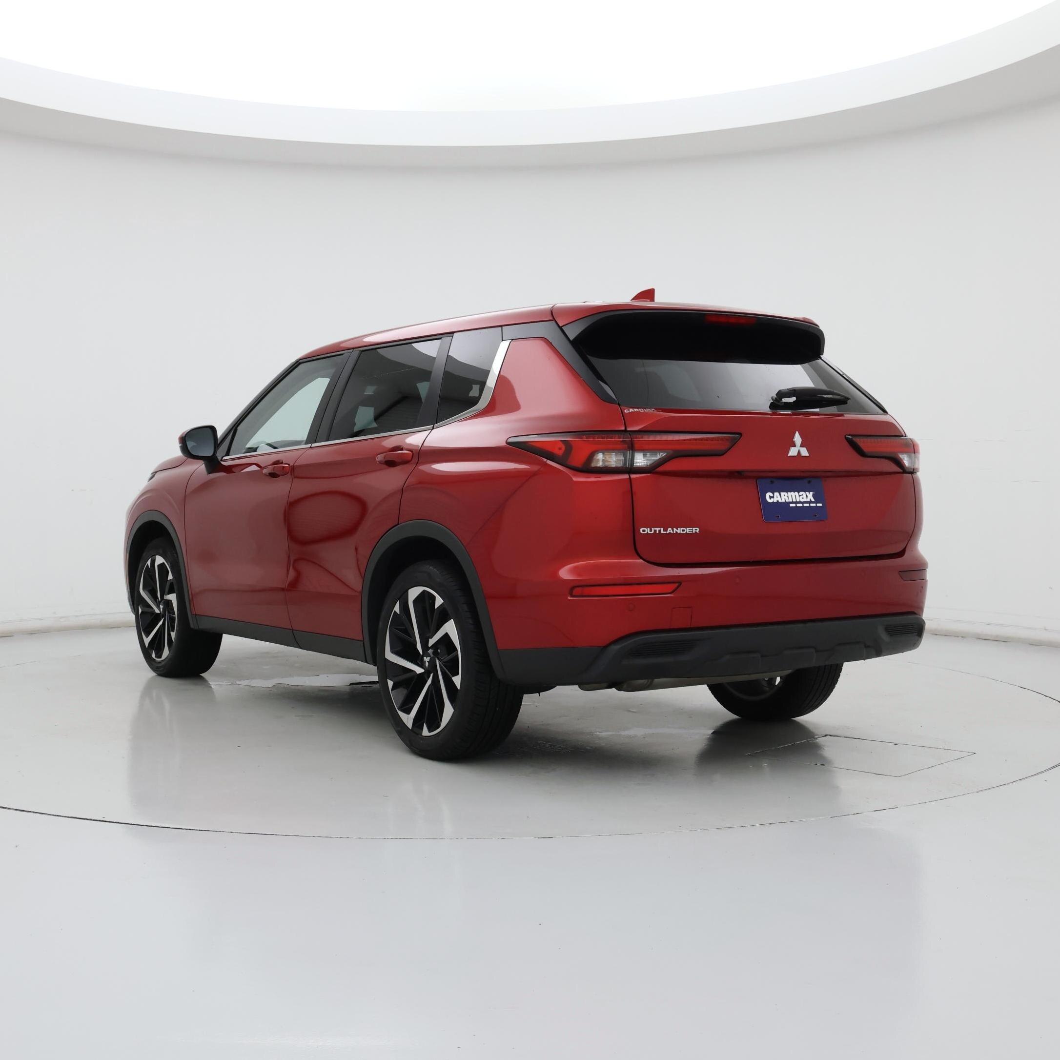 Thumbnail: 2023 Mitsubishi Outlander - 2