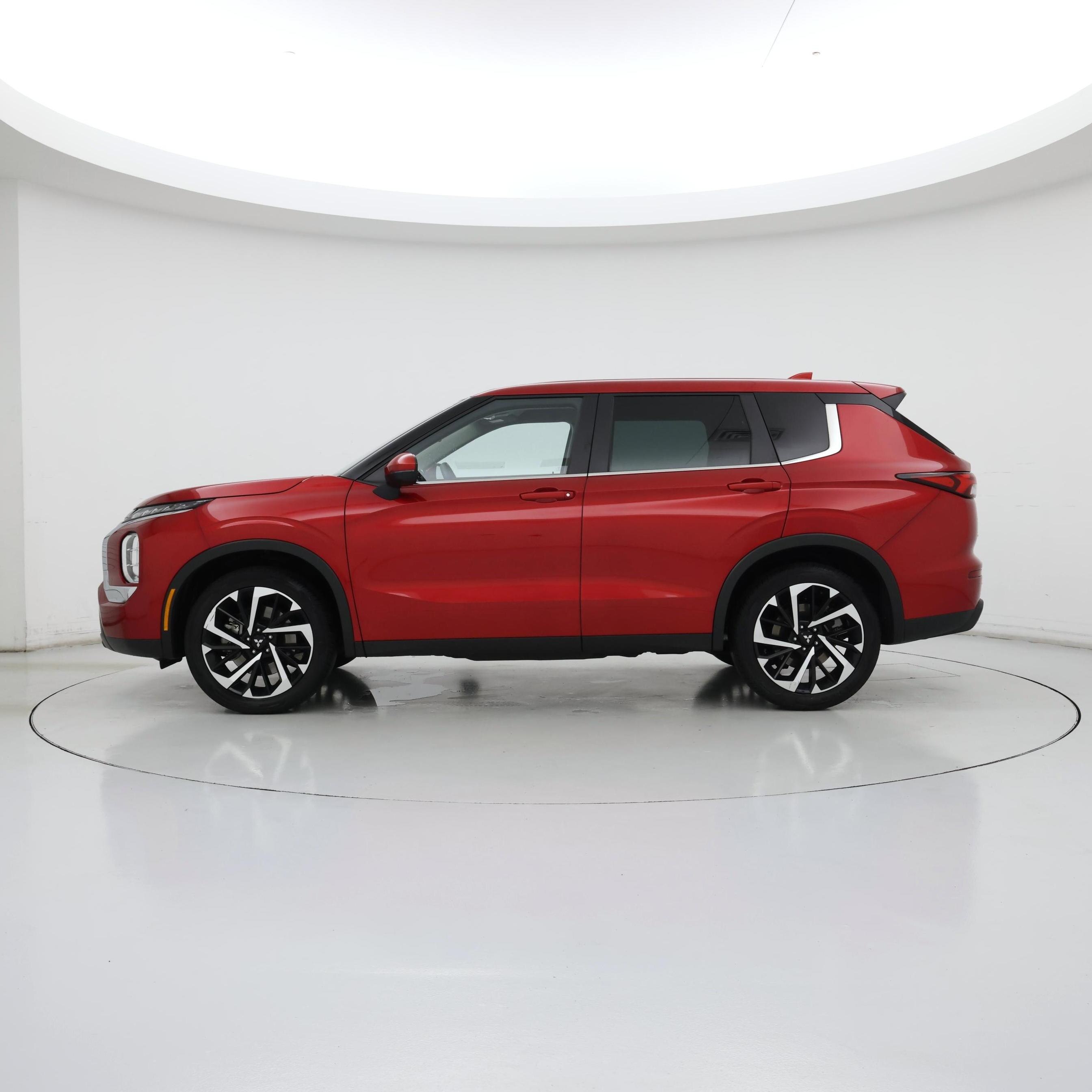Thumbnail: 2023 Mitsubishi Outlander - 3