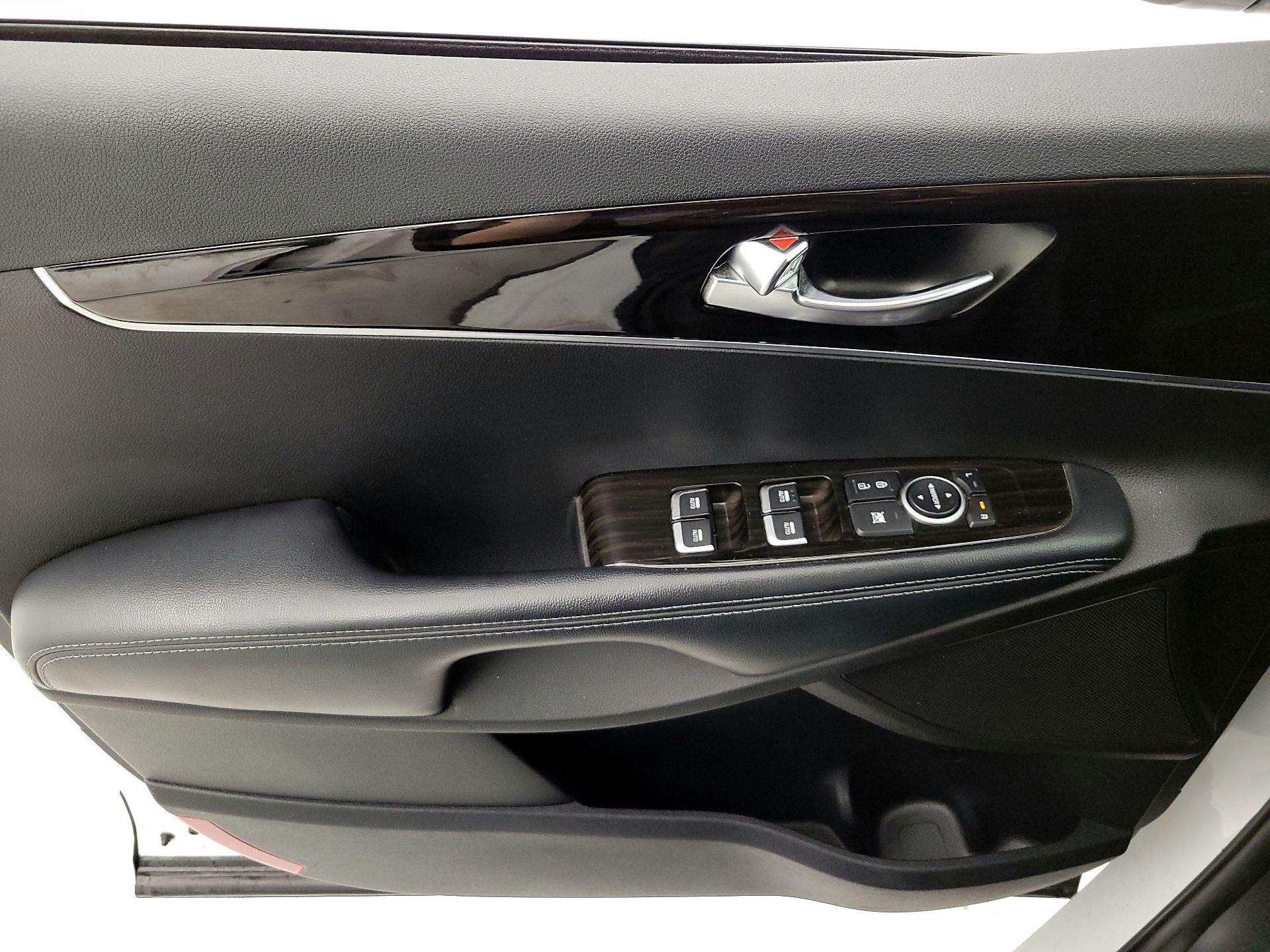 Thumbnail: 2020 Kia Sorento - 12