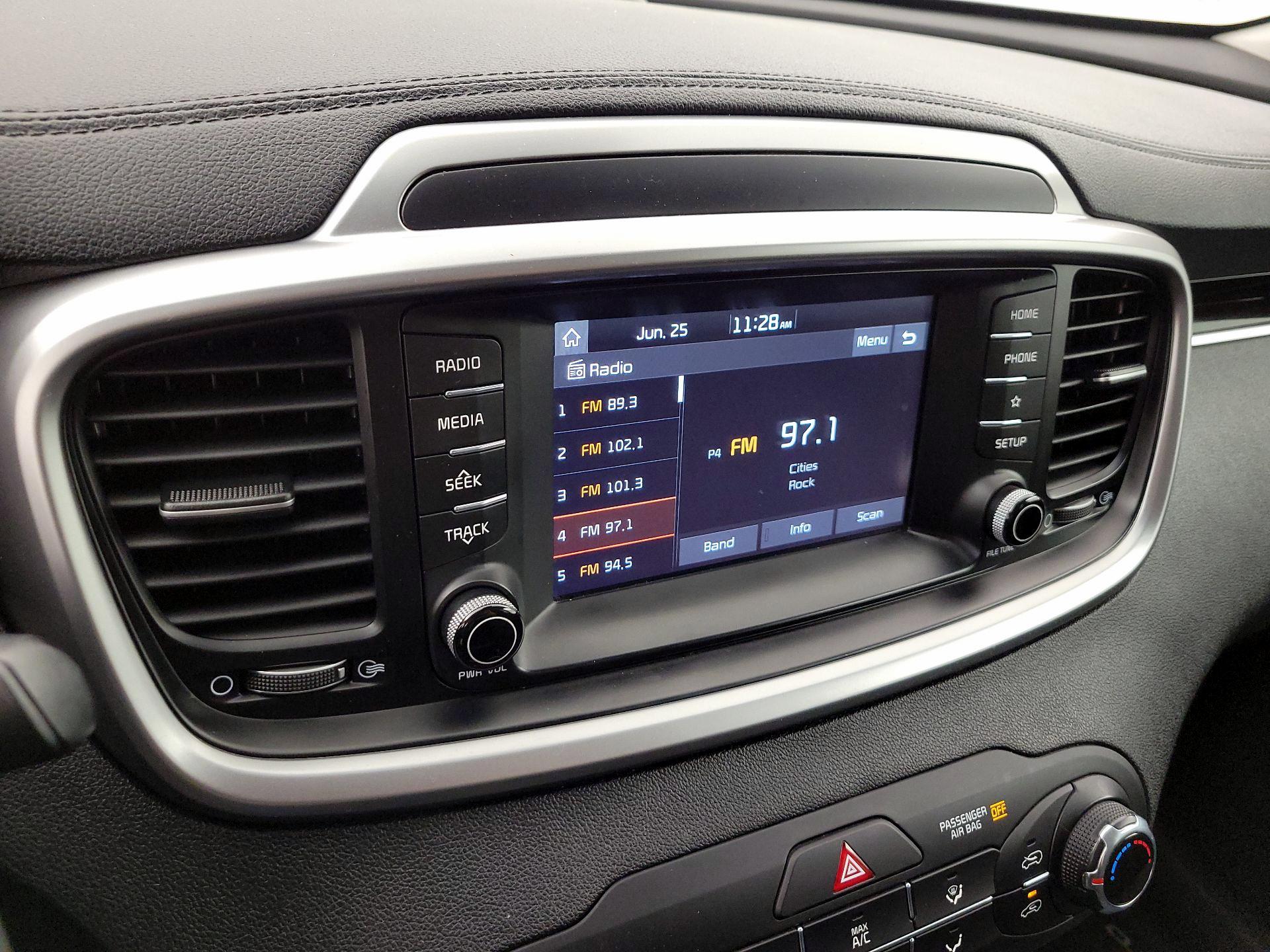Thumbnail: 2020 Kia Sorento - 15
