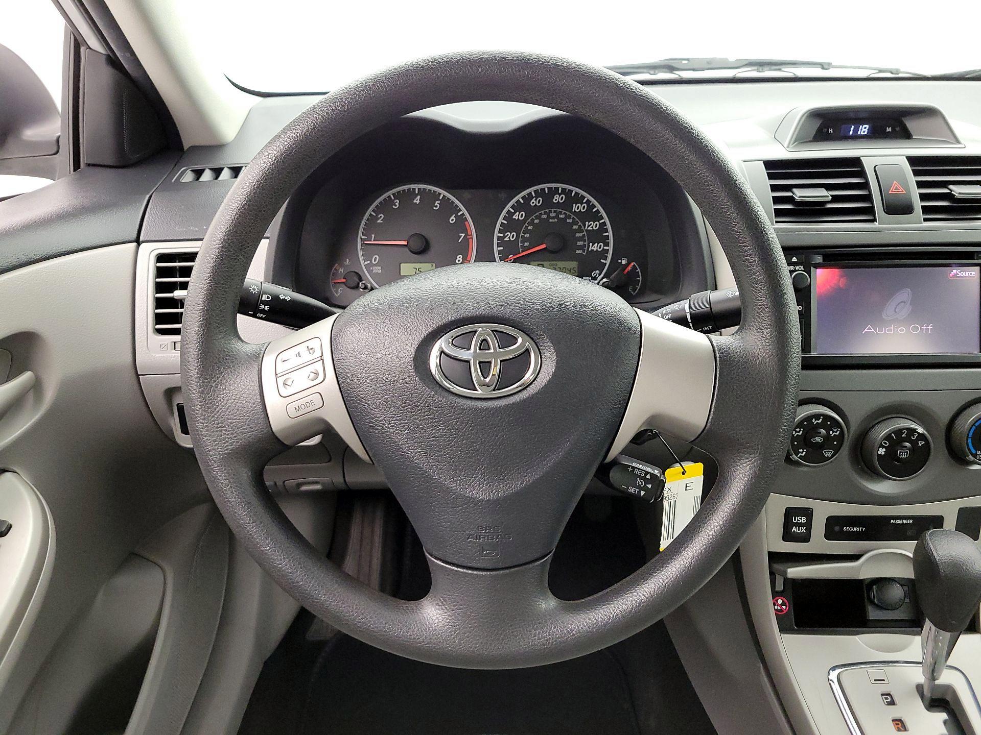 Thumbnail: 2013 Toyota Corolla - 10