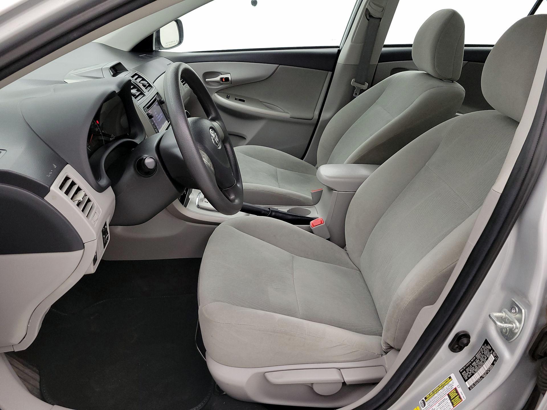 Thumbnail: 2013 Toyota Corolla - 11