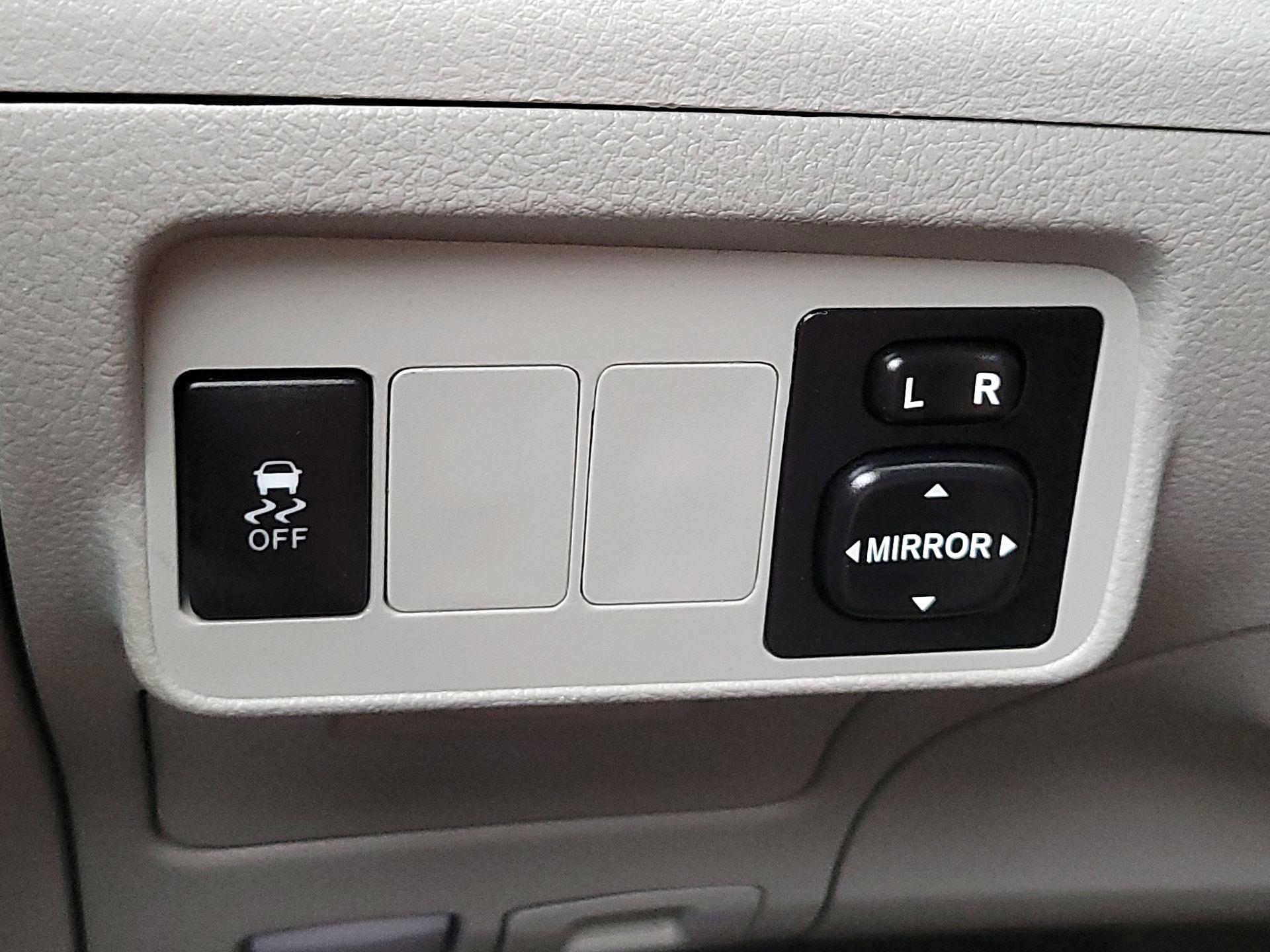 Thumbnail: 2013 Toyota Corolla - 13