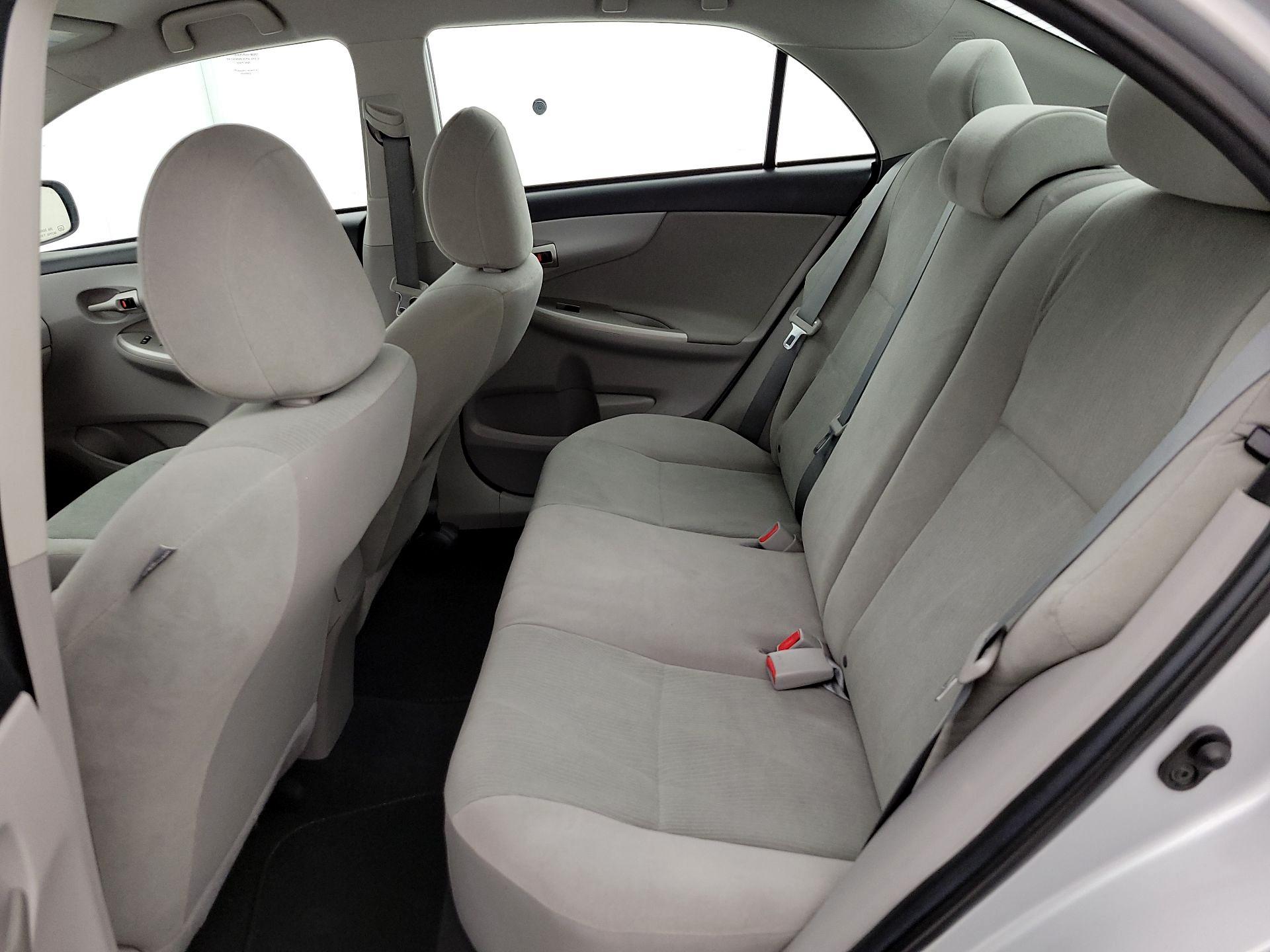 Thumbnail: 2013 Toyota Corolla - 18