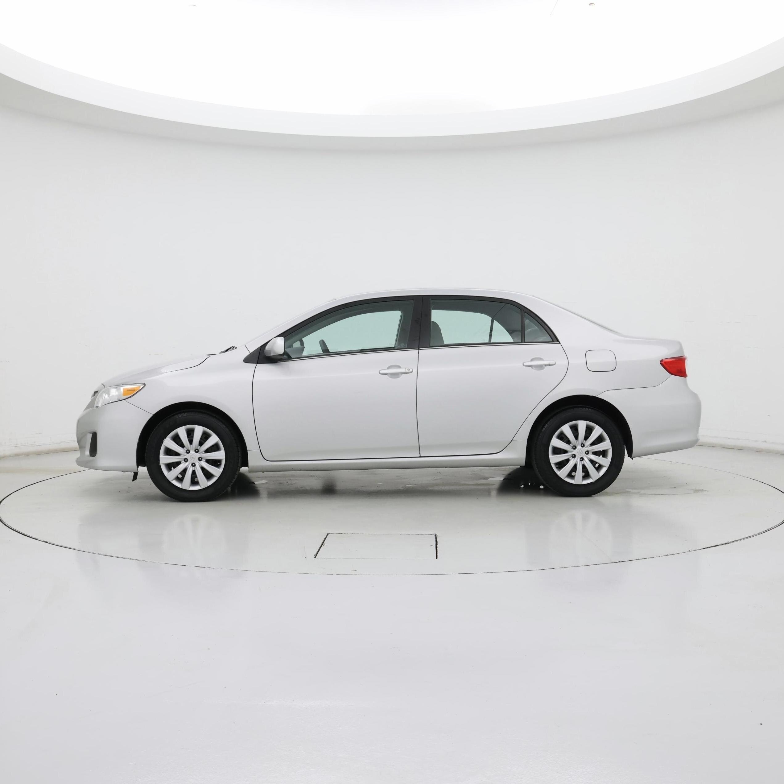 Thumbnail: 2013 Toyota Corolla - 3