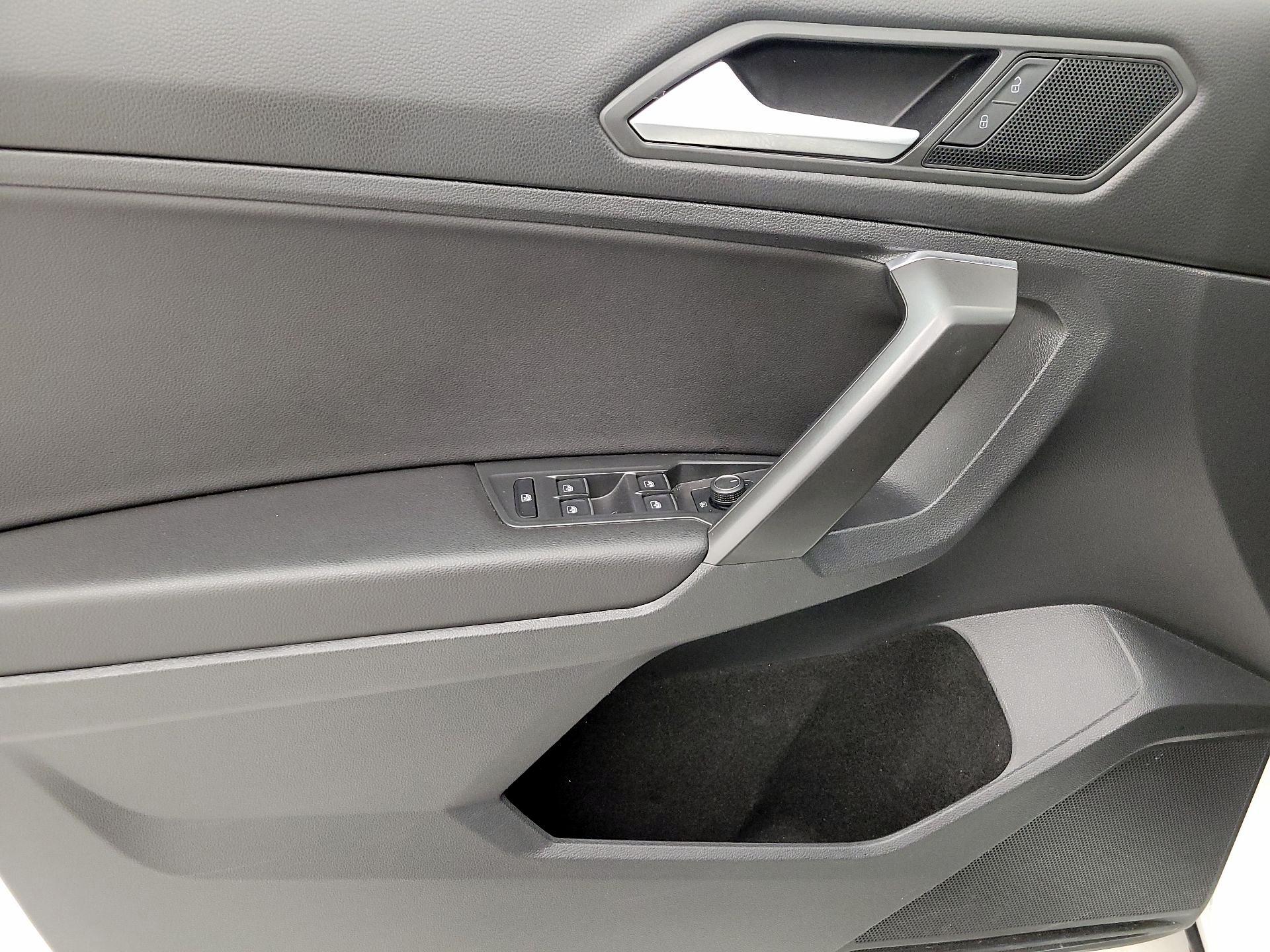 Thumbnail: 2021 Volkswagen Tiguan - 12