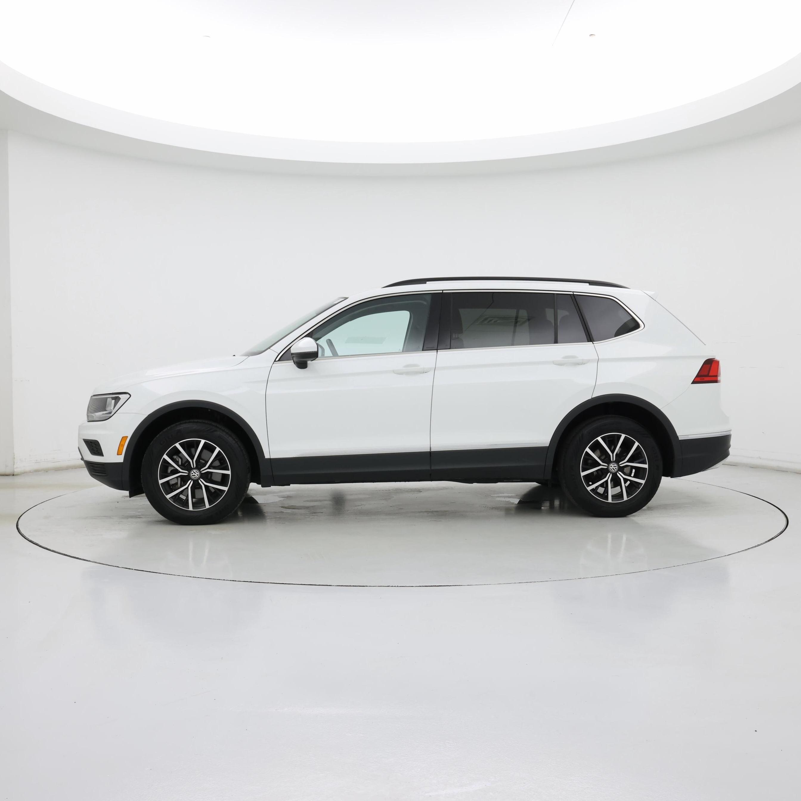 Thumbnail: 2021 Volkswagen Tiguan - 3