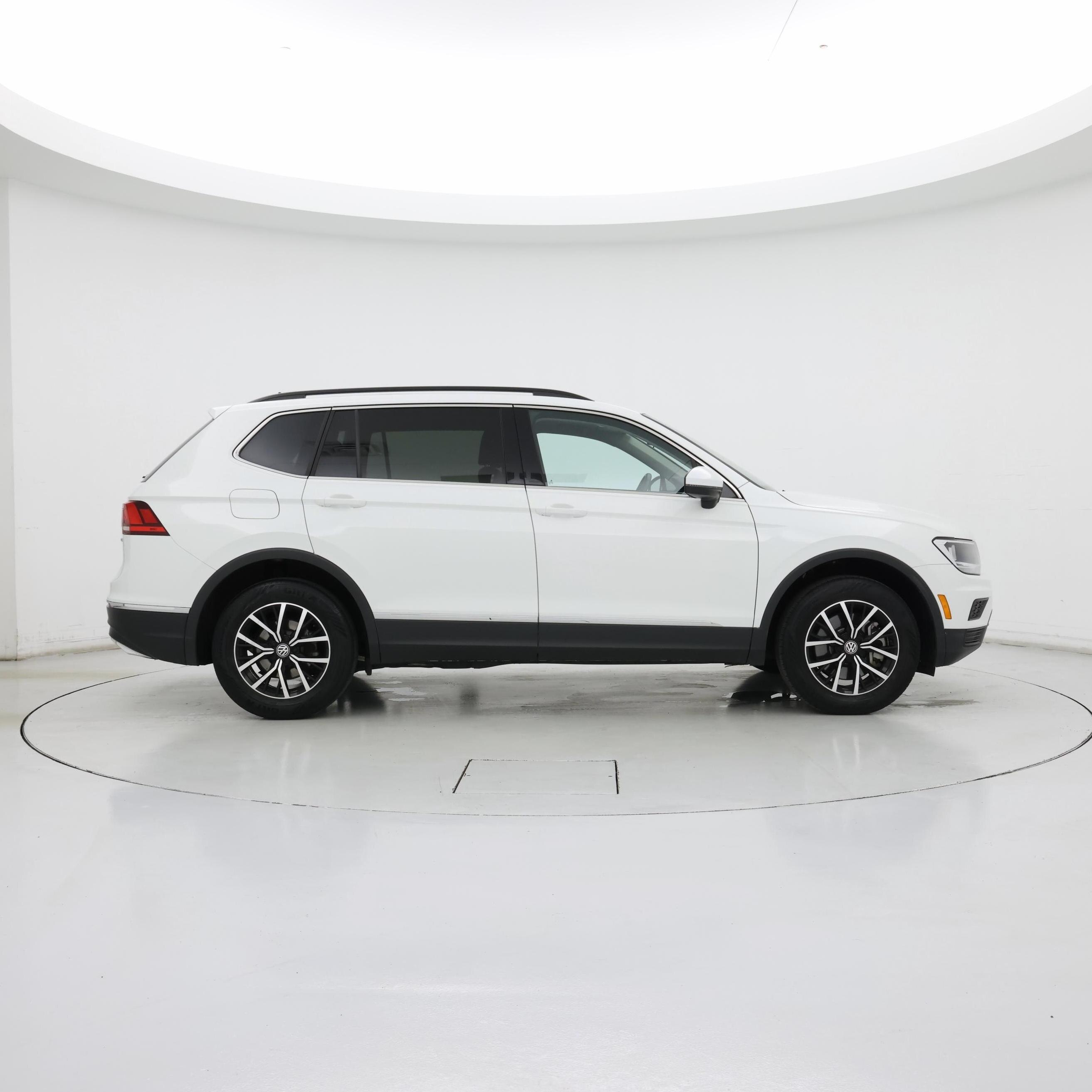 Thumbnail: 2021 Volkswagen Tiguan - 7