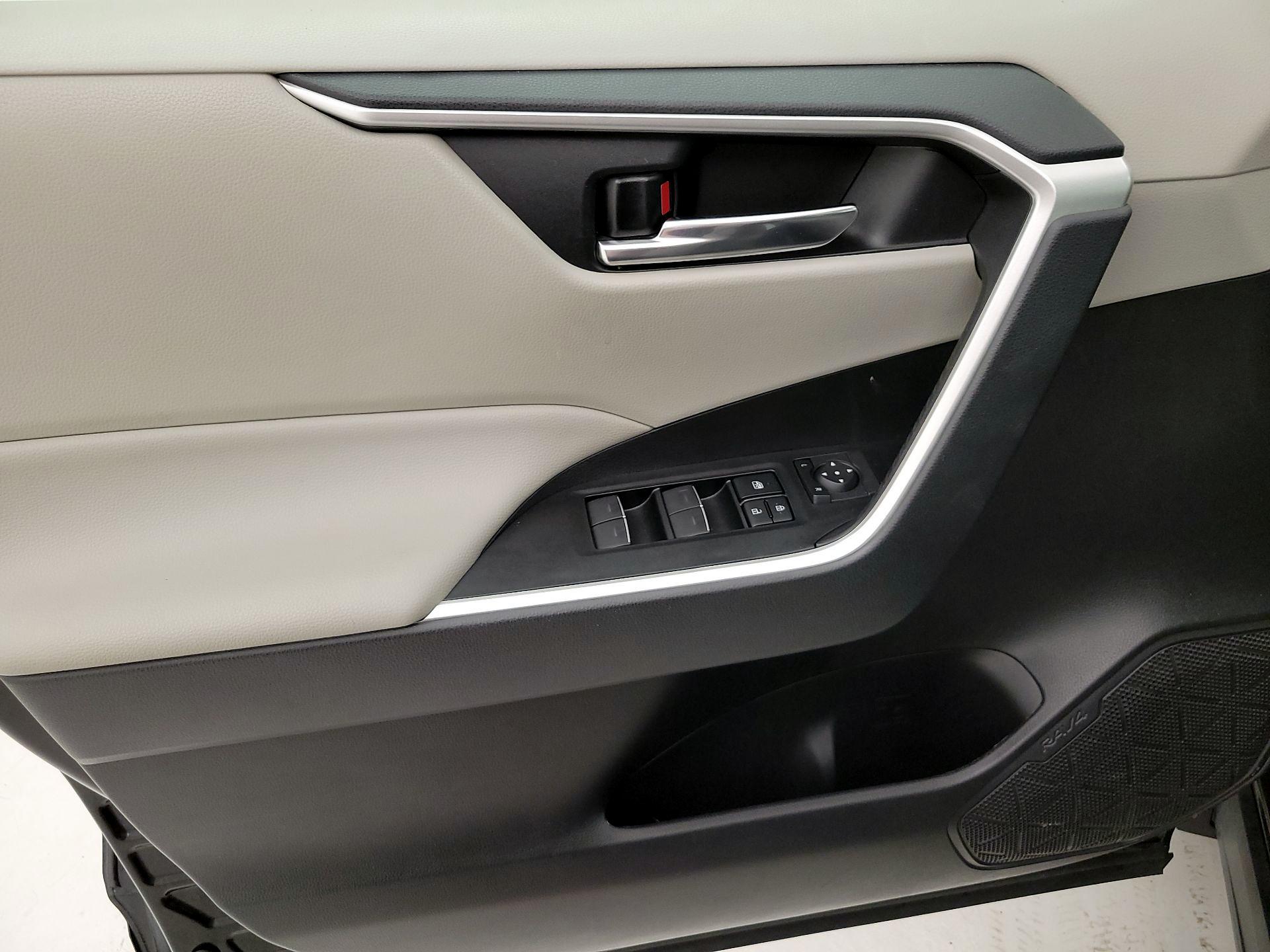 Thumbnail: 2022 Toyota RAV4 - 12