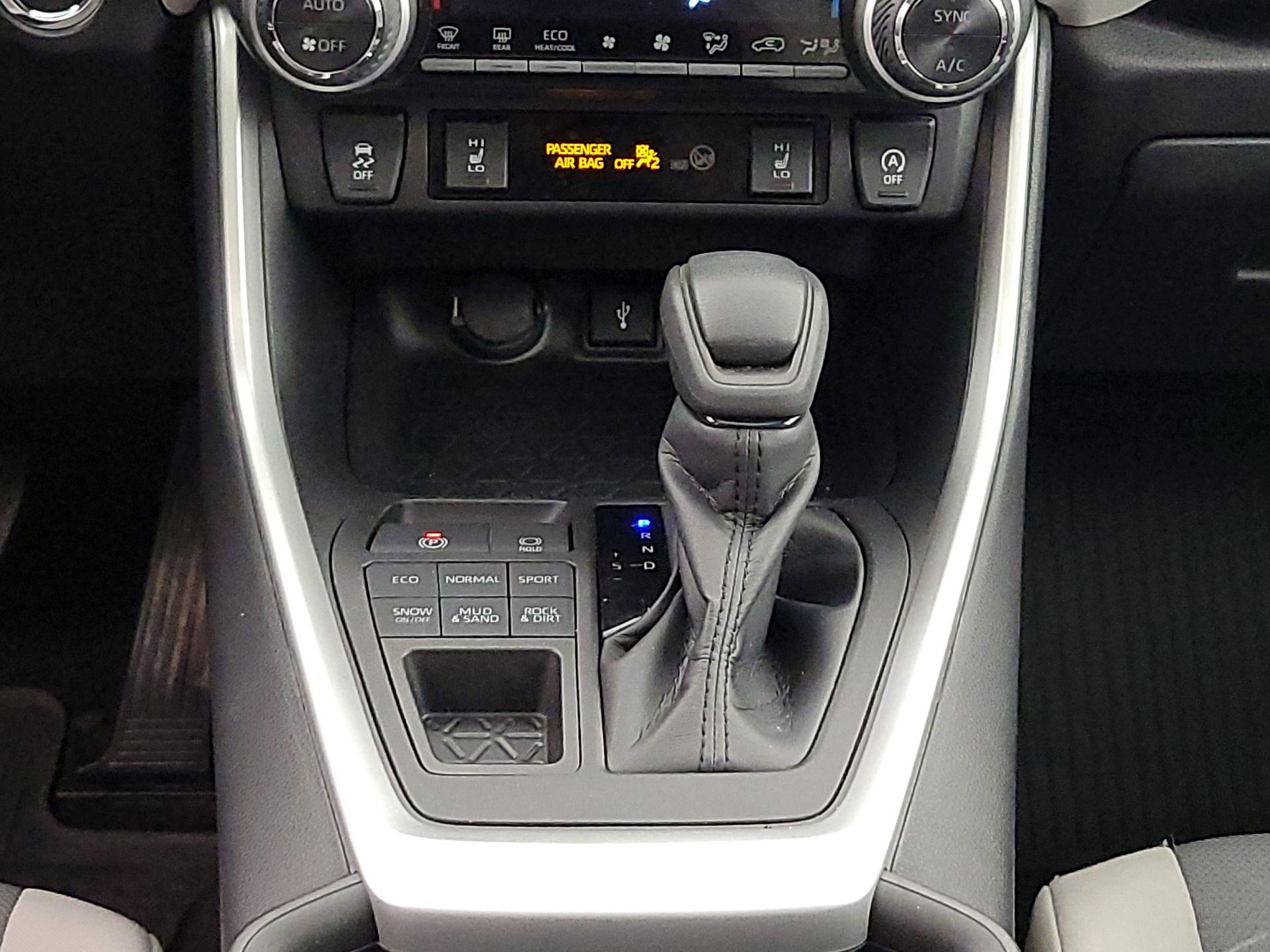 Thumbnail: 2022 Toyota RAV4 - 17