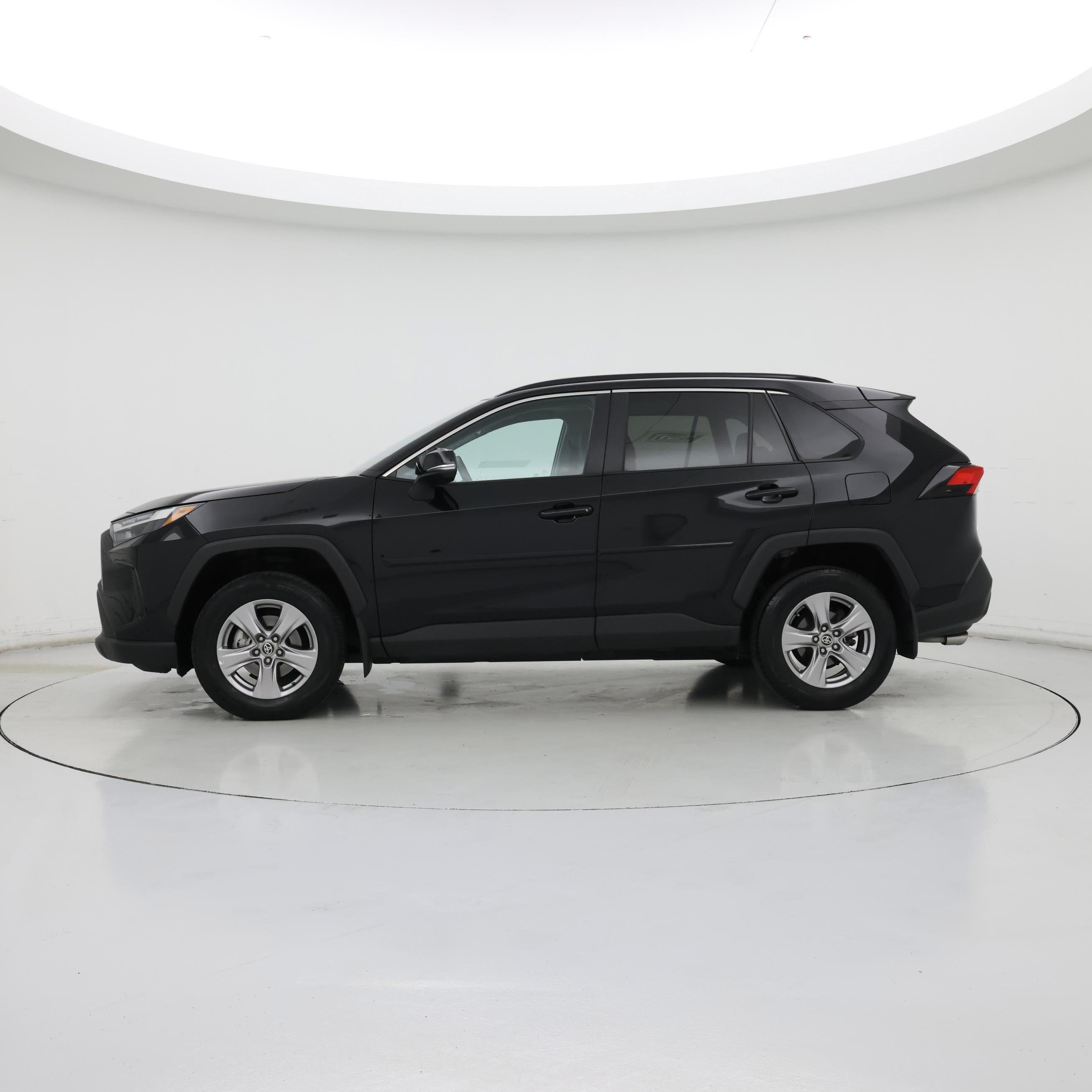Thumbnail: 2022 Toyota RAV4 - 3