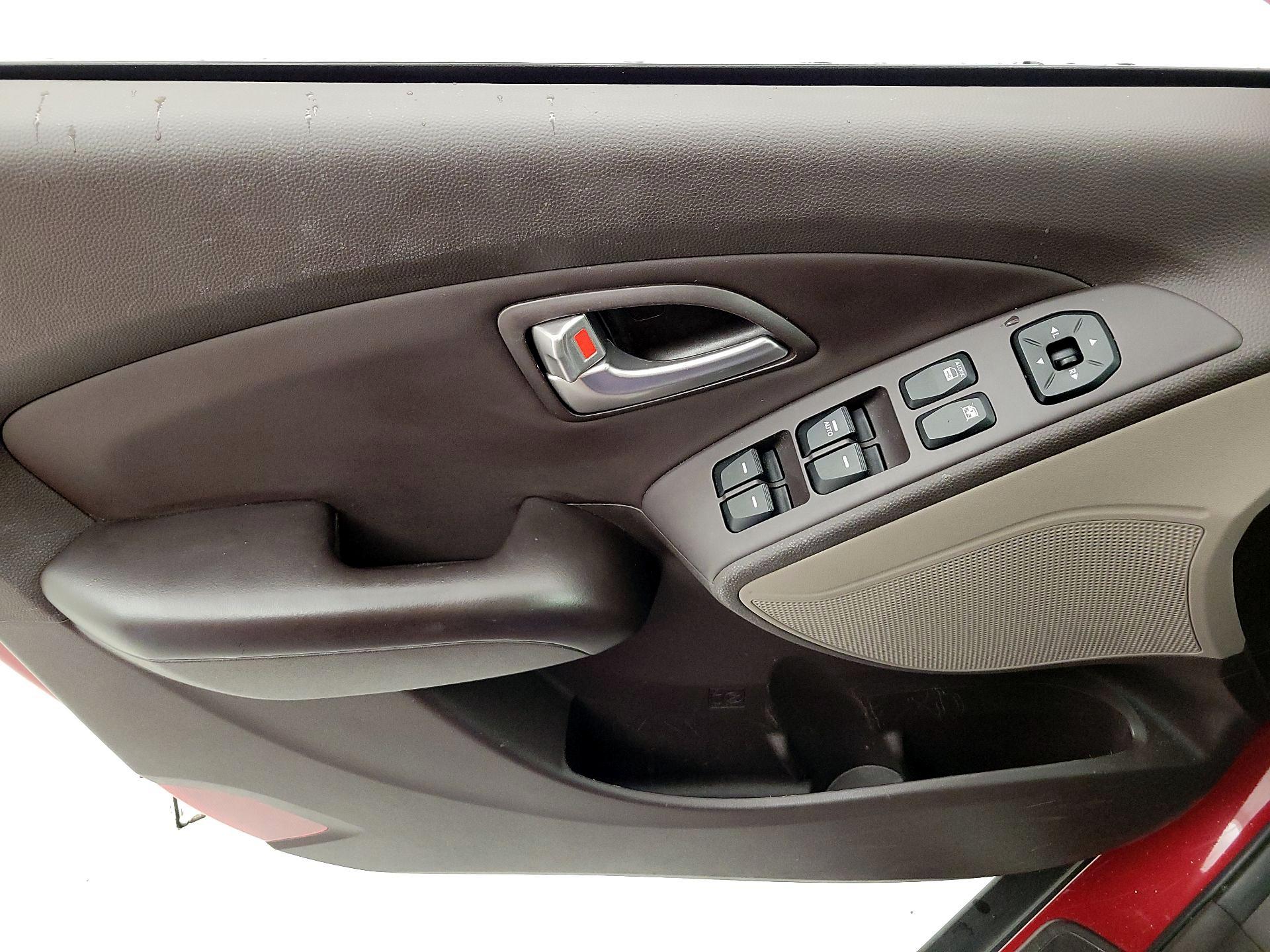 Thumbnail: 2013 Hyundai Tucson - 12
