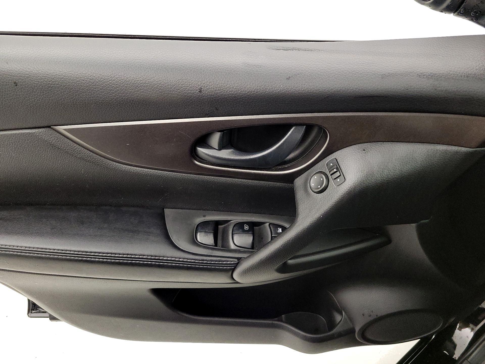 Thumbnail: 2019 Nissan Rogue Sport - 12