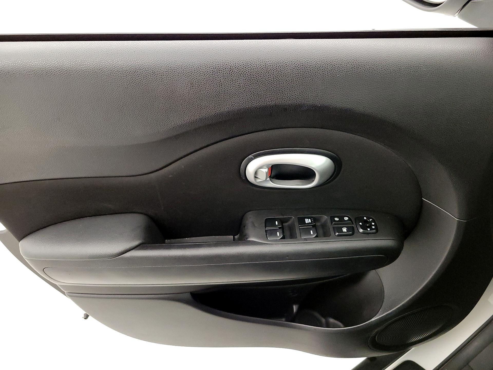 Thumbnail: 2016 Kia Soul - 12