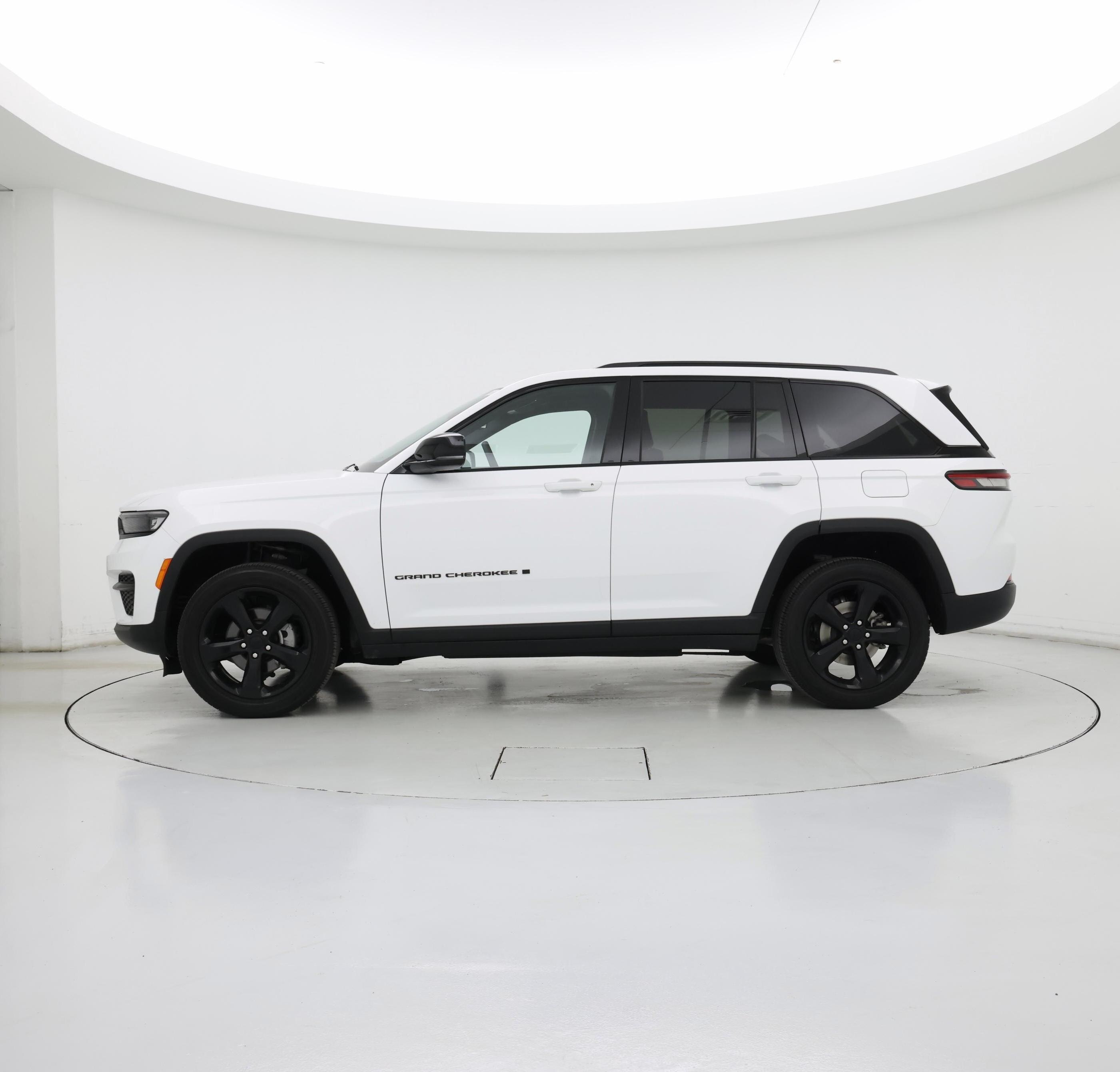 Thumbnail: 2023 Jeep Grand Cherokee - 3
