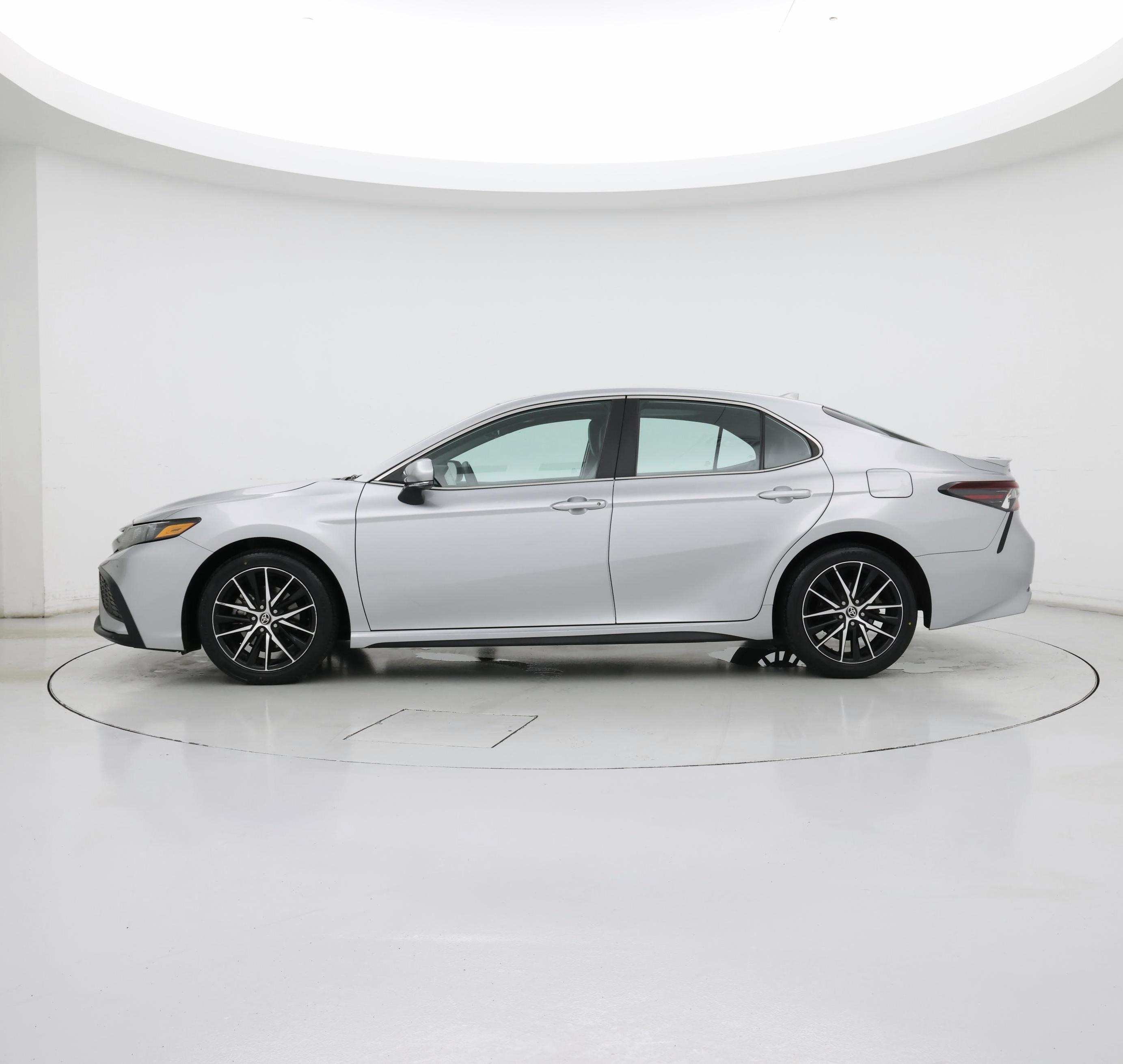 Thumbnail: 2022 Toyota Camry - 3