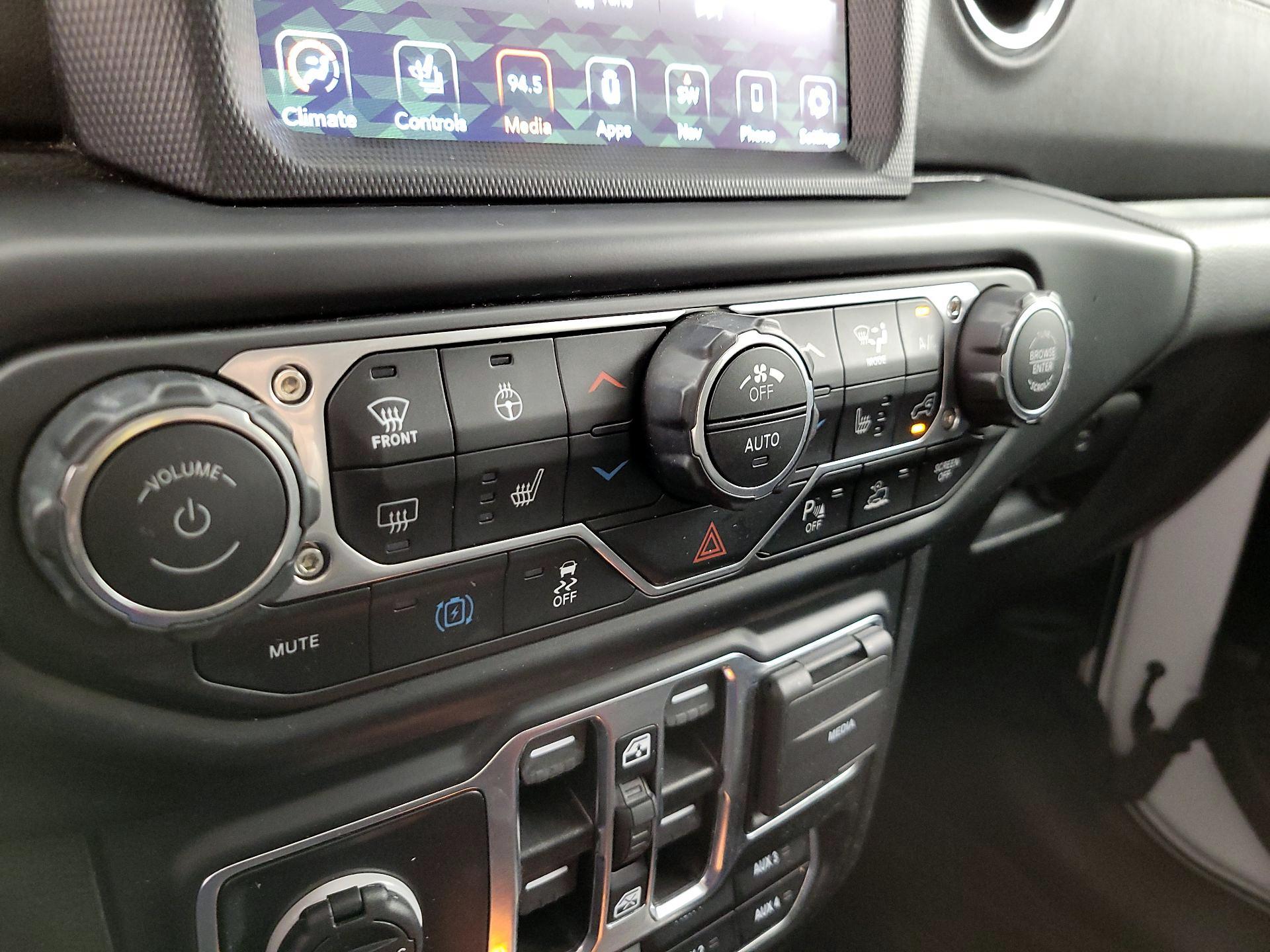 Thumbnail: 2022 Jeep Wrangler - 17