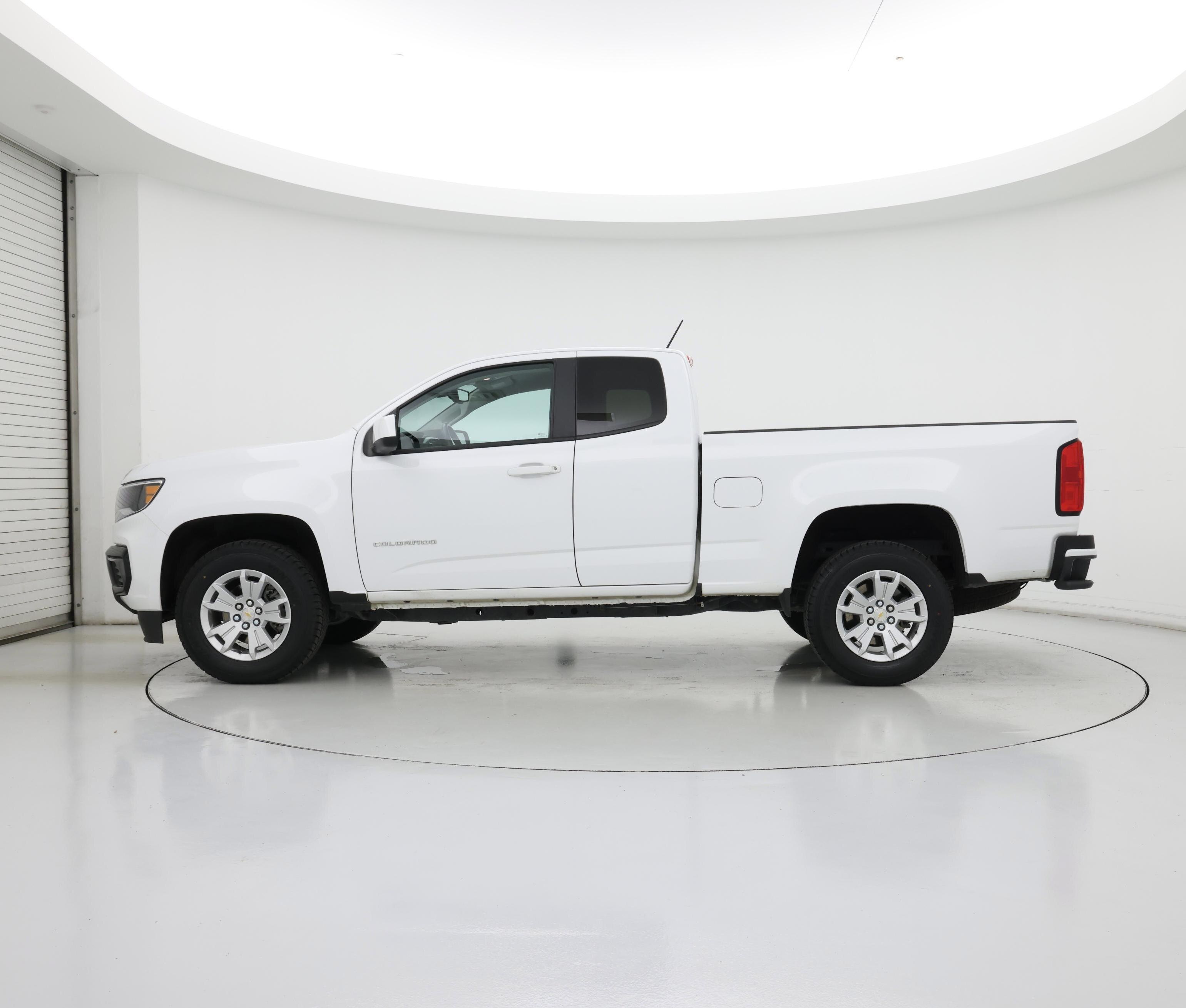 Thumbnail: 2022 Chevrolet Colorado - 3