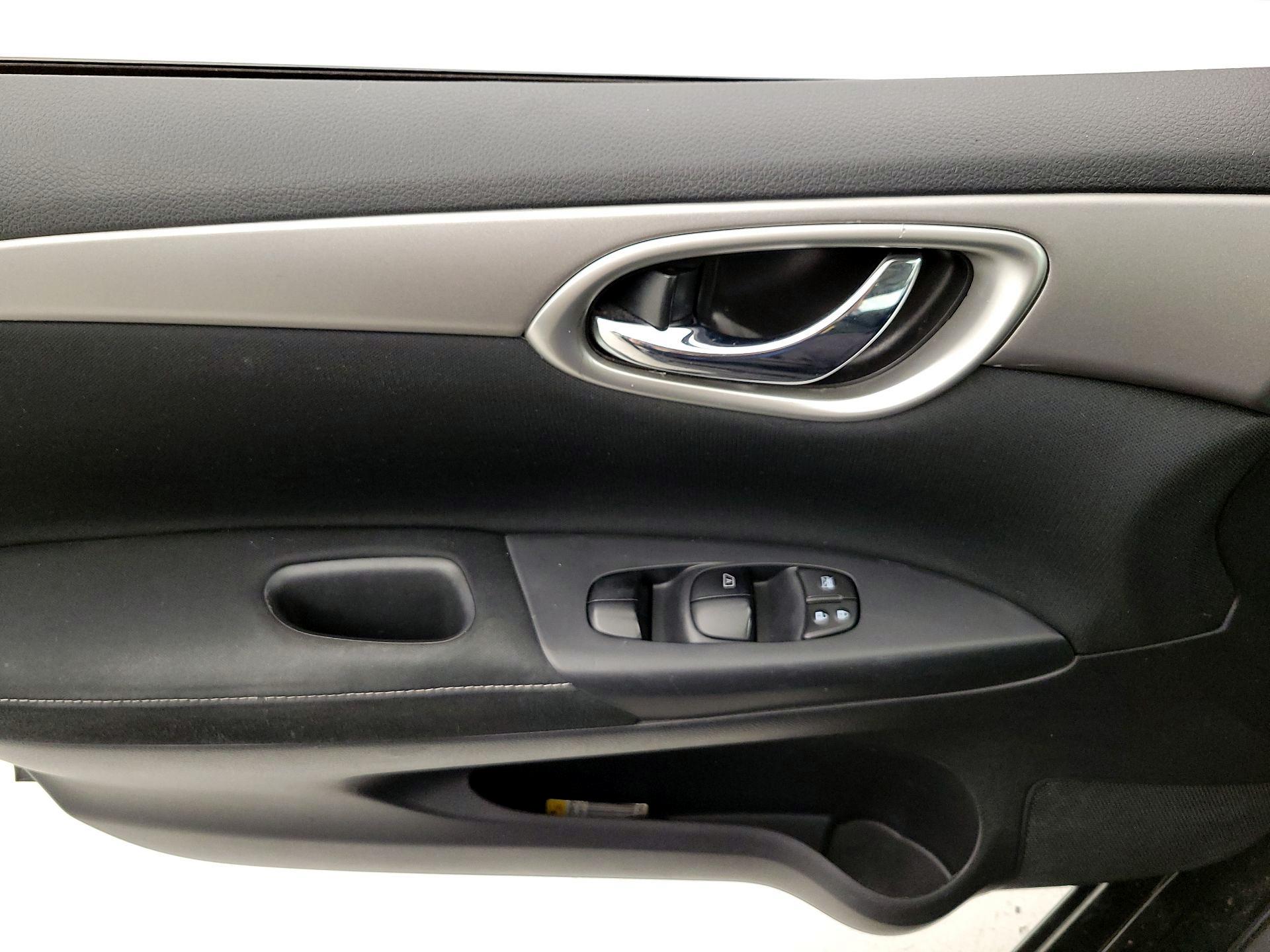 Thumbnail: 2015 Nissan Sentra - 12