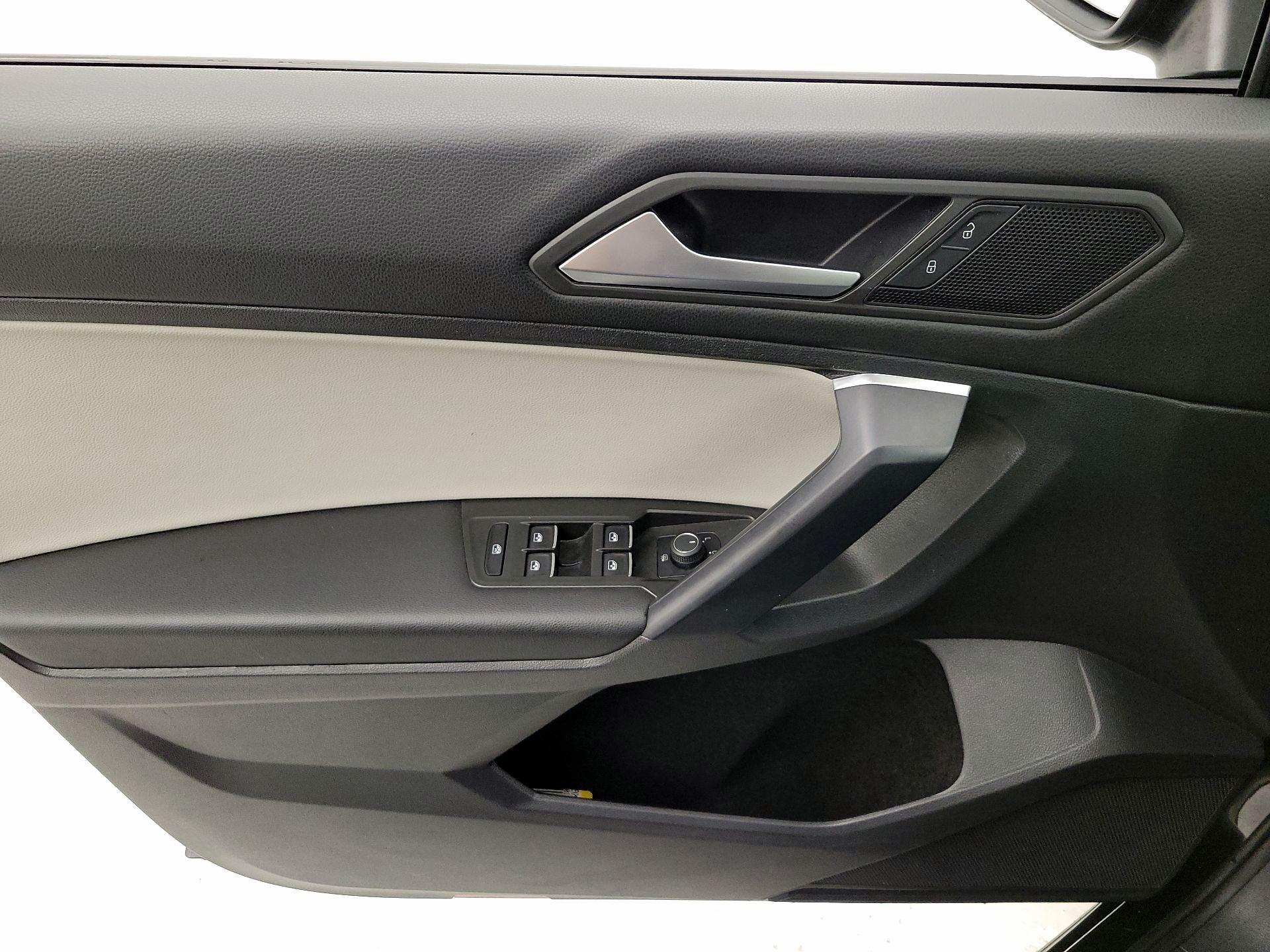 Thumbnail: 2021 Volkswagen Tiguan - 12