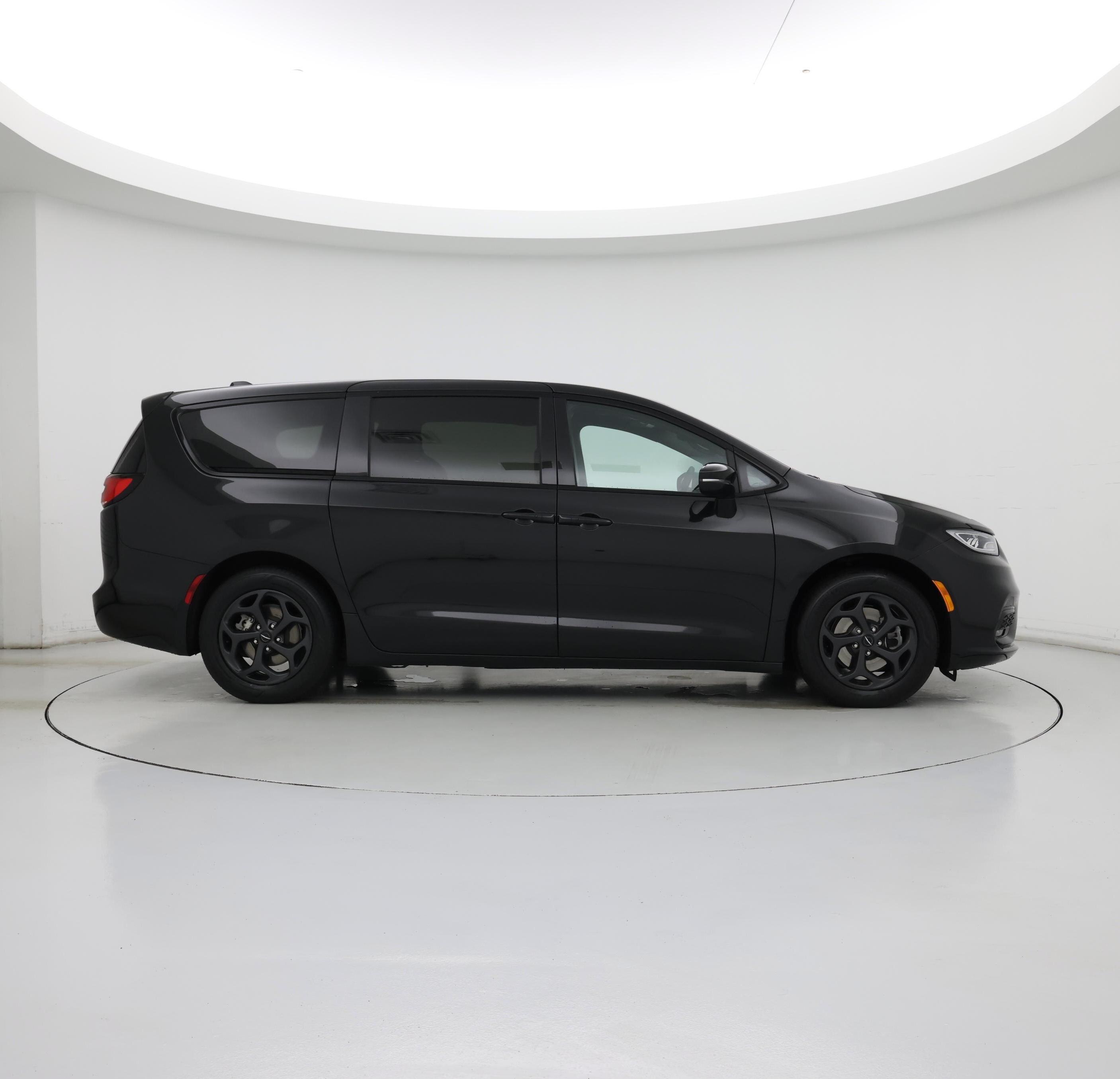 Thumbnail: 2023 Chrysler Pacifica - 7